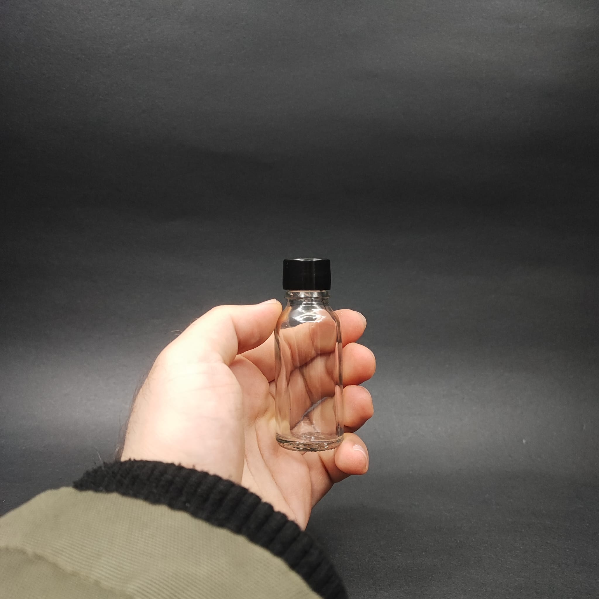 20 CC ŞEFFAF CAM ŞİŞE + KENDİNDEN CONTALI SIZDIRMAZ SİYAH KAPAK - 20 ML KAPAKLI CAM ŞİŞE