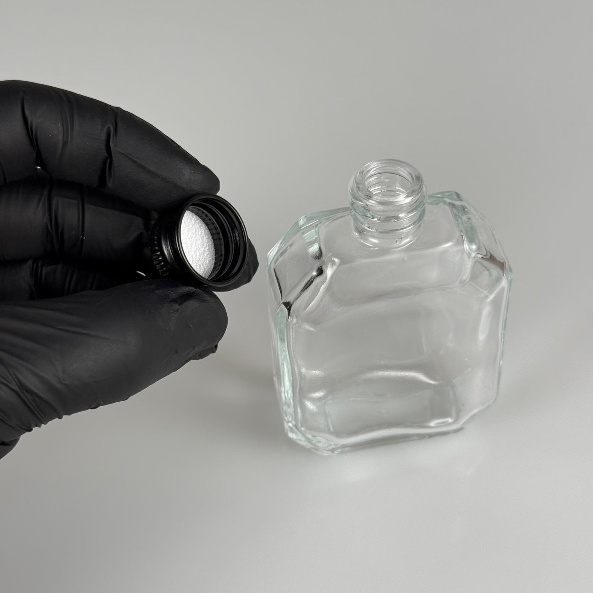 50 CC KAZABLANKA MODEL CAM ŞİŞE + SİYAH ALÜMİNYUM METAL KAPAKLI TAKIM - 50 ML ŞEFFAF CAM ŞİŞE