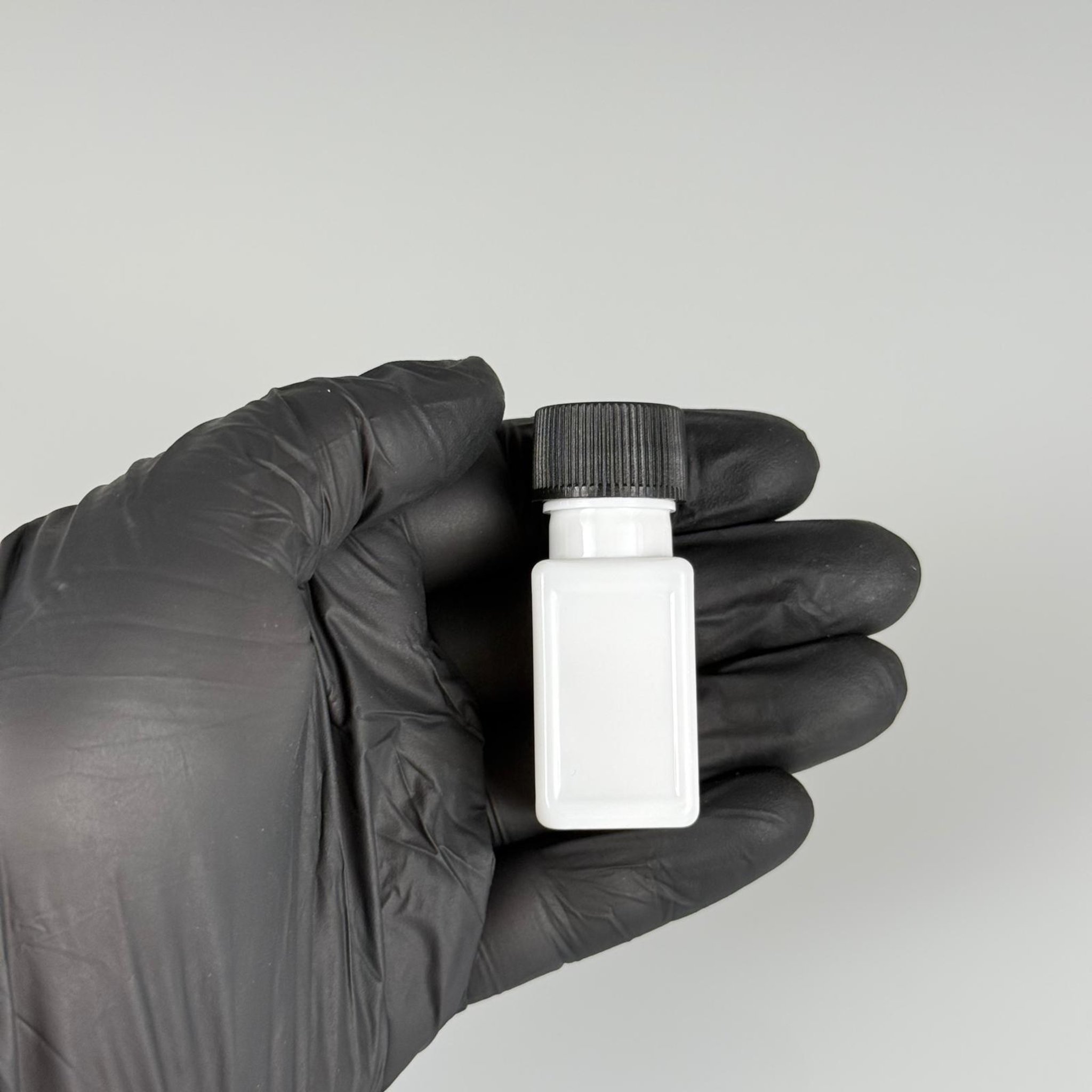 10 CC İÇTEN DAMLALIKLI PLASTİK KARE ŞİŞE -  10 ML BEYAZ PET ŞİŞE + CONTALI SİYAH KAPAK + KOLONYA TIPALI (DELEREK KULLANILIR) TAKIM
