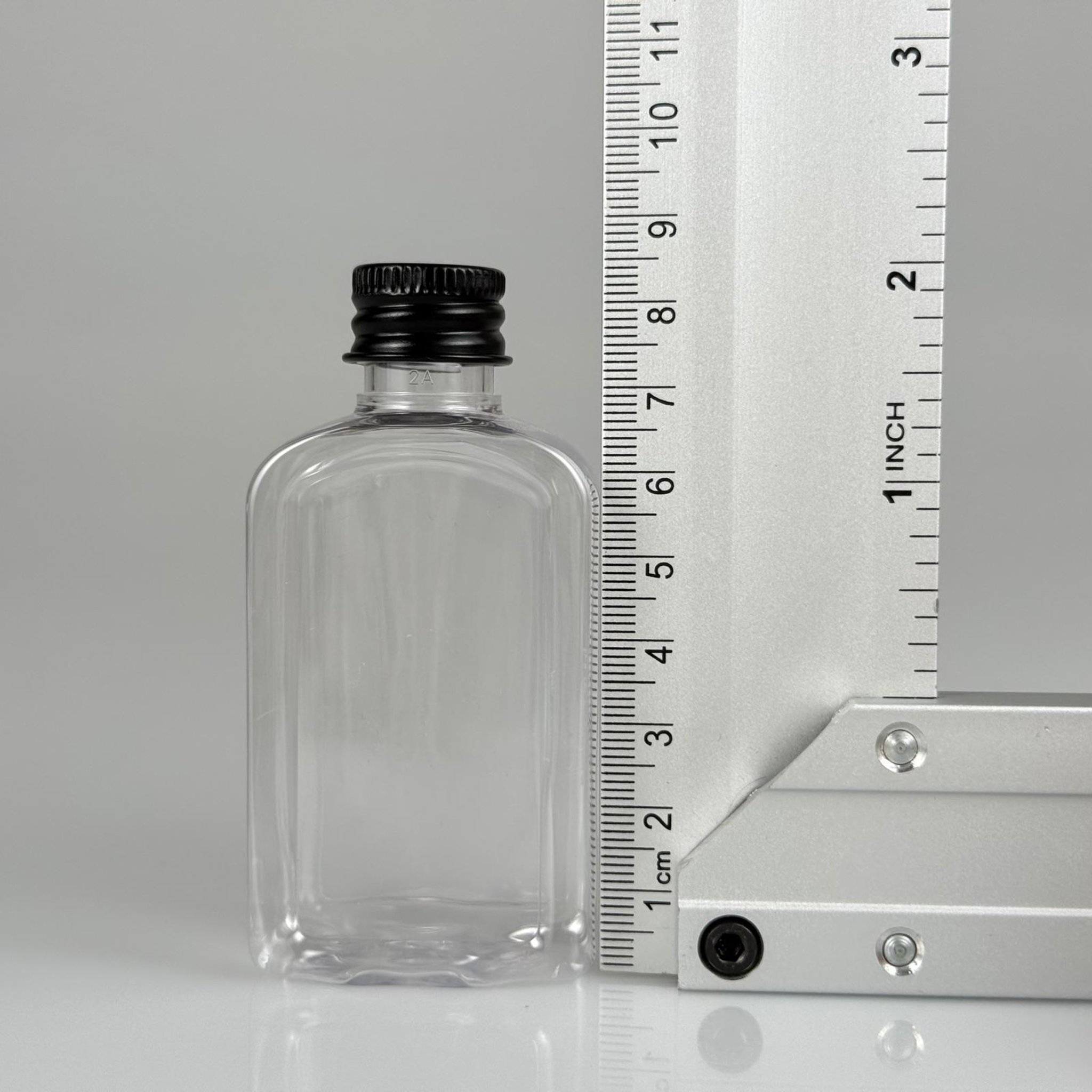 50 CC ŞEFFAF YASSI KÖŞELİ MODEL PET ŞİŞE + KÖPÜK CONTALI SİYAH ALÜMİNYUM METAL KAPAKLI TAKIM - 50 ML PLASTİK ŞİŞE