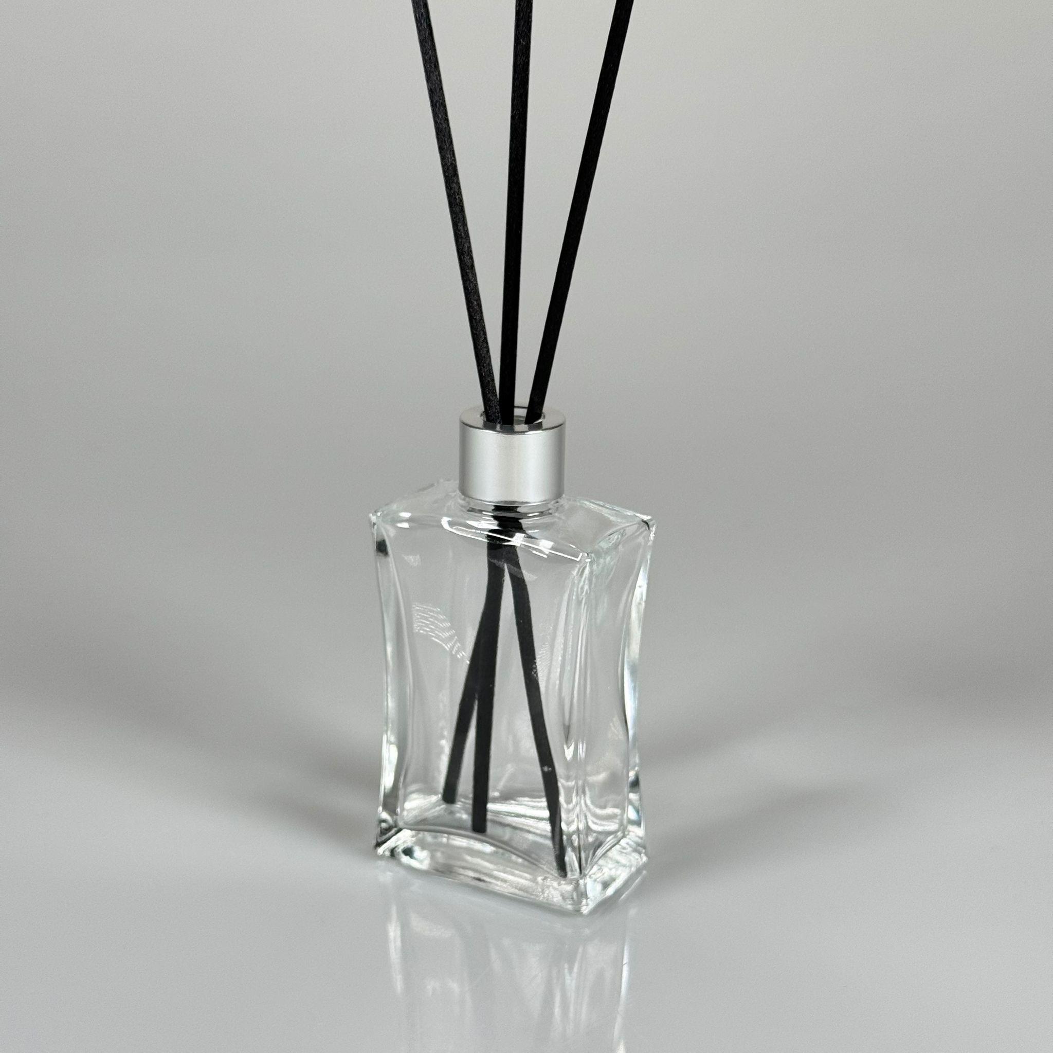 50 CC DİKDÖRTGEN BAMBU CAM BAMBU ODA KOKUSU ŞİŞESİ - 50 ML ÇUBUKLU KÖŞELİ BAMBU ODA KOKUSU ŞİŞESİ - DİFÜZÖR ŞİŞE- CAM ŞİŞE + GÜMÜŞ METAL KAPAK + PLASTİK TIPA + 3 ADET FİBER SİYAH BAMBU ÇUBUK