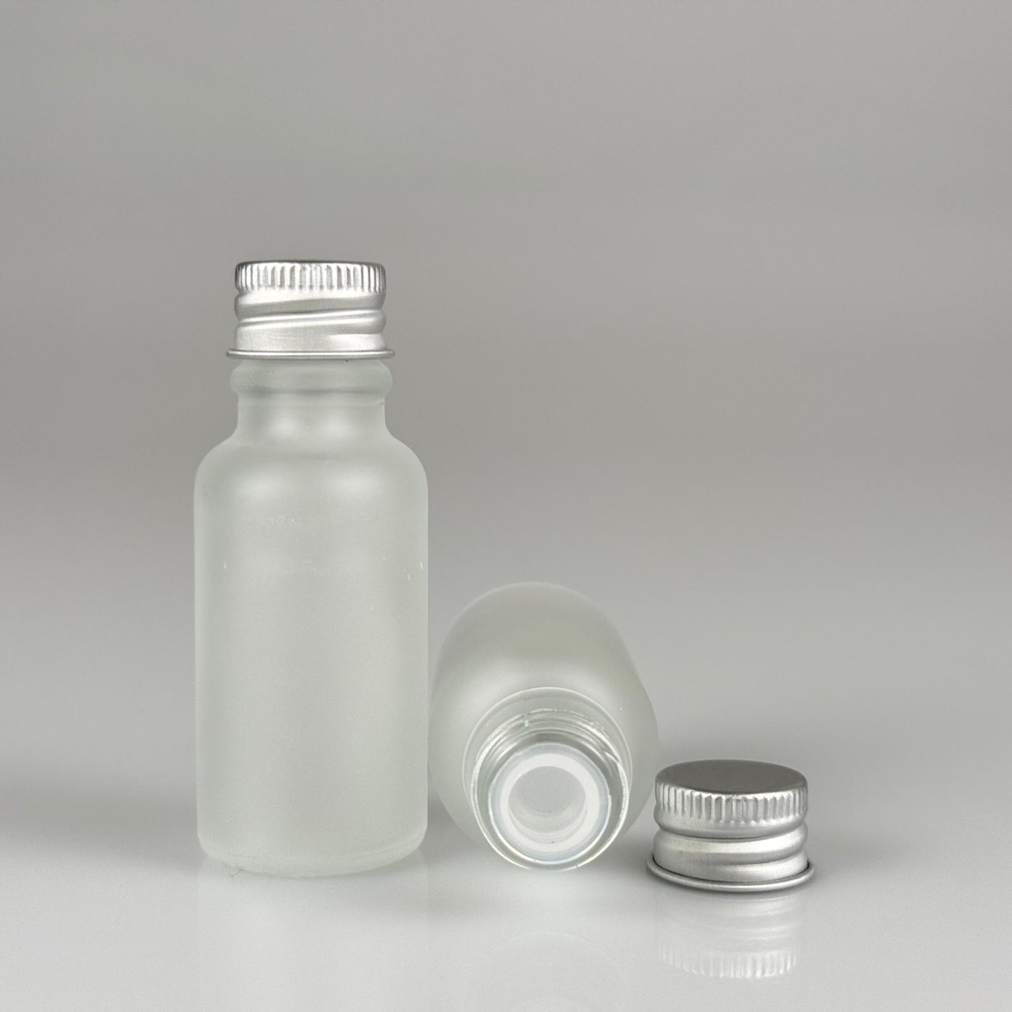 20 CC BUZLU CAM ŞİŞE + KÖPÜK CONTALI GÜMÜŞ ALÜMİNYUM METAL KAPAKLI + KÖR TIPALI TAKIM - 20 ML BUZLU CAM ŞİŞE