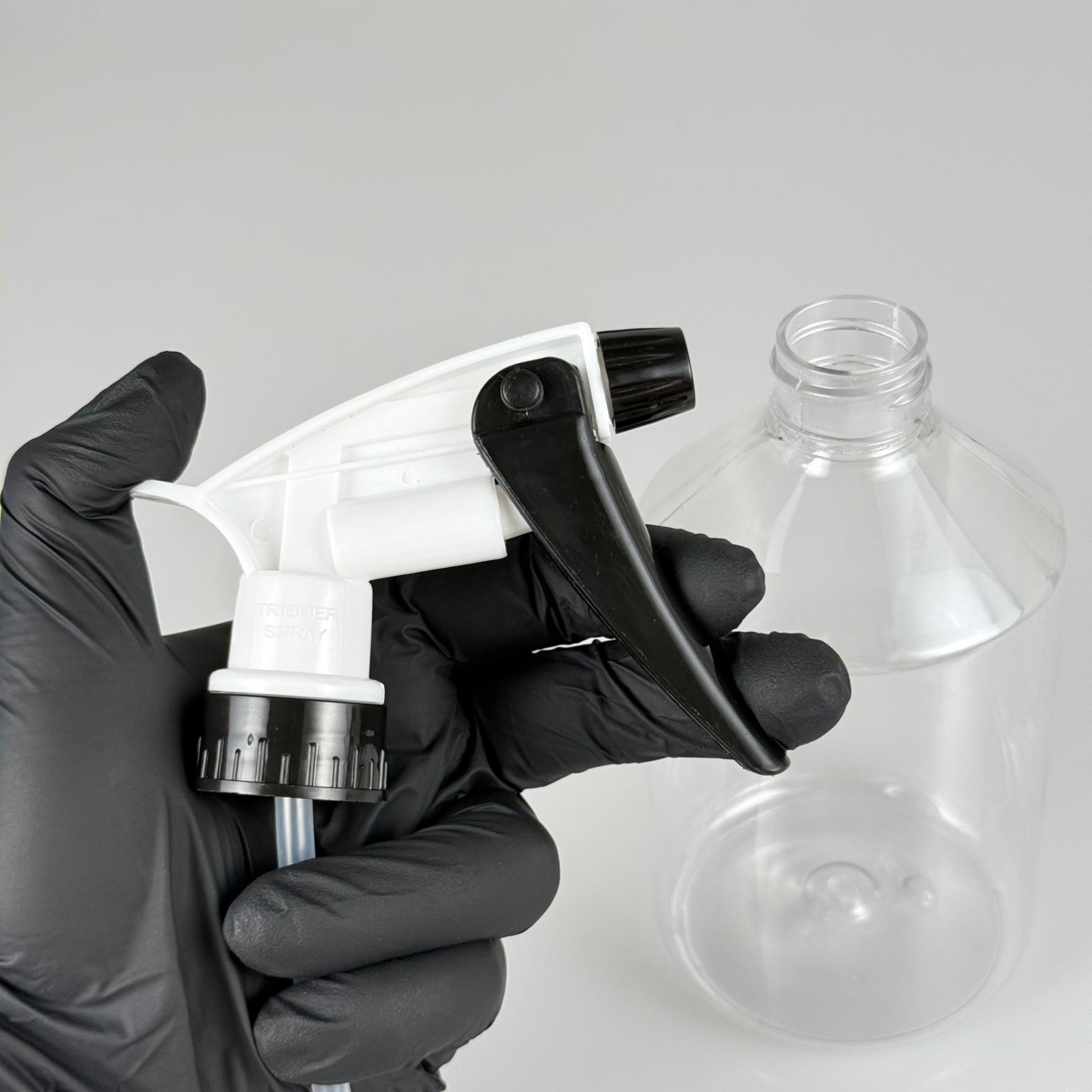500 CC KÜT PET OTO BAKIM ŞİŞESİ - BÜYÜK SİYAH BEYAZ DOZAJLI KİMYASALA DAYANIKLI TRİGER TETİK SPREYLİ - 500 ML KİMYASALA DAYANIKLI PLASTİK ŞİŞE - 0,5 LT PET ŞİŞE - ŞEFFAF OTO TEMİZLİK ŞİŞESİ