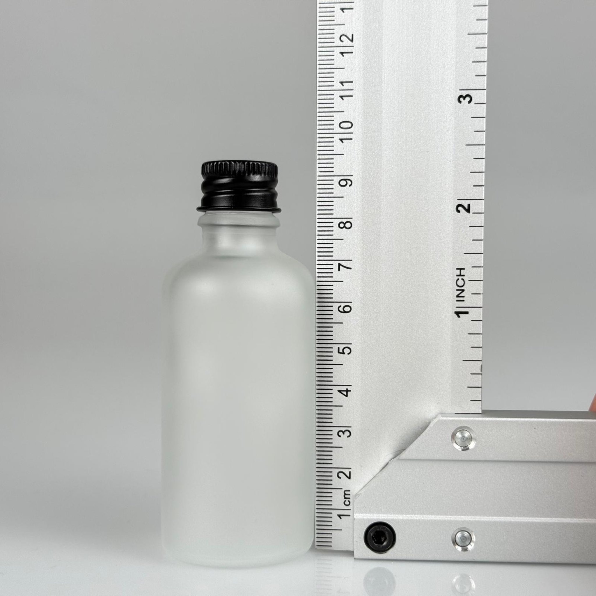 50 CC BUZLU CAM ŞİŞE + KÖPÜK CONTALI SİYAH ALÜMİNYUM METAL KAPAKLI + KÖR TIPALI TAKIM - 50 ML BUZLU CAM ŞİŞE