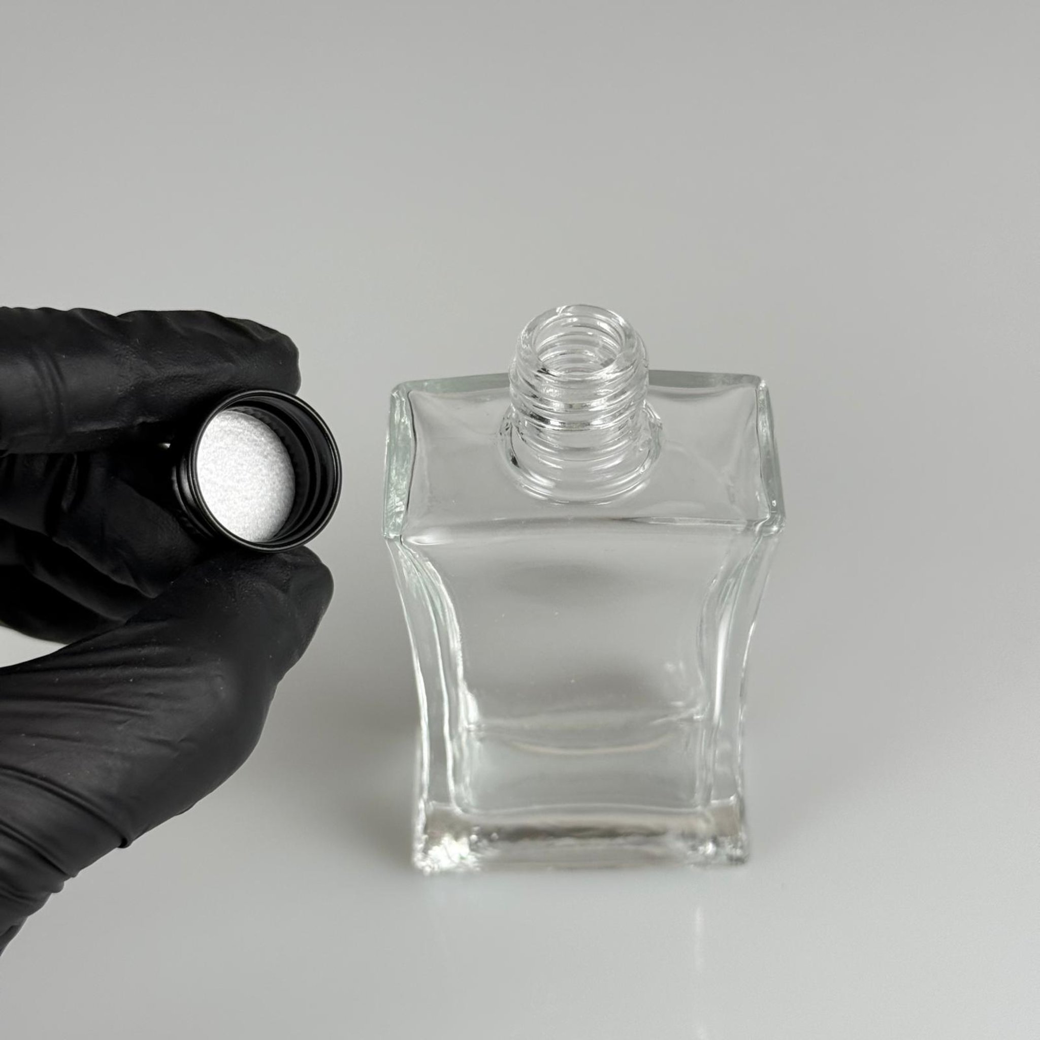 50 CC ŞEFFAF CAM DİKDÖRTGEN ŞİŞE + SİYAH ALÜMİNYUM METAL KAPAKLI TAKIM - 30 ML KAHVERENGİ CAM ŞİŞE - 1. KALİTE İTHAL CAM