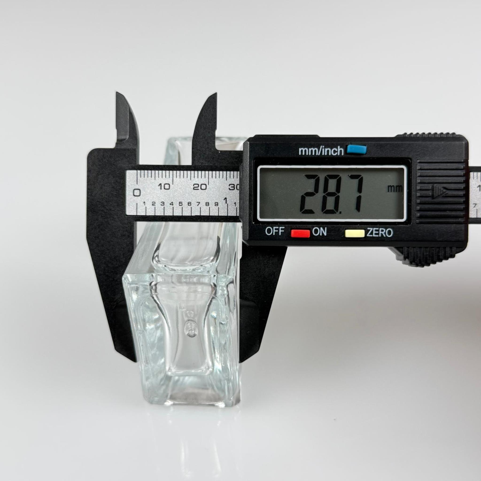 50 CC YASSI DİKDÖRTGEN KÖŞELİ CAM DAMLALIKLI ŞİŞE - SİYAH EMZİK - GÜMÜŞ METALİK KAPAK - 50 ML CAM DAMLALIKLI ŞİŞE - DAMLALIKLI BOŞ ŞİŞE