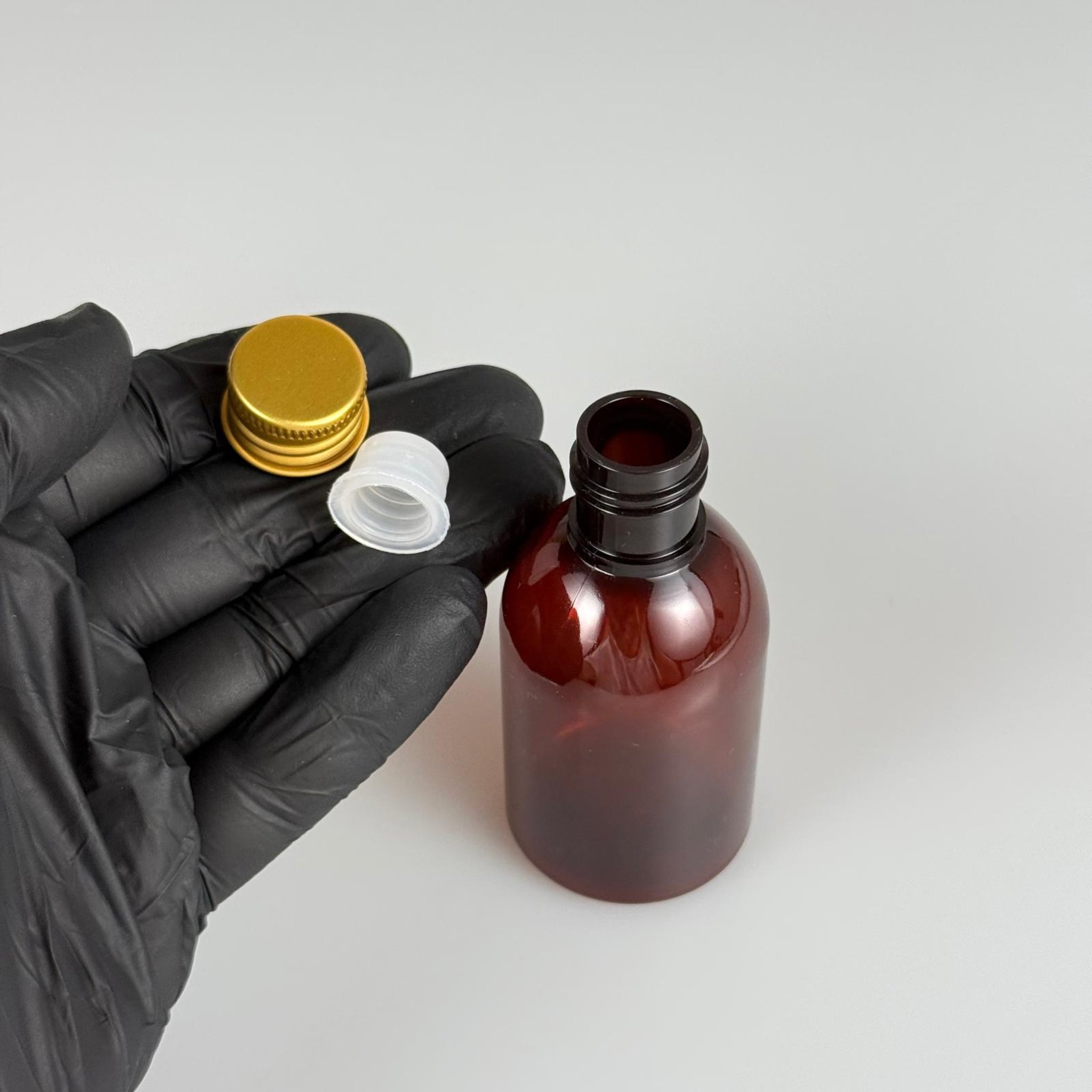 50  CC AMBER PET ŞİŞE + KÖPÜK CONTALI GOLD ALÜMİNYUM METAL KAPAKLI + KÖR TIPALI TAKIM - 50 ML KAHVERENGİ PLASTİK ŞİŞE