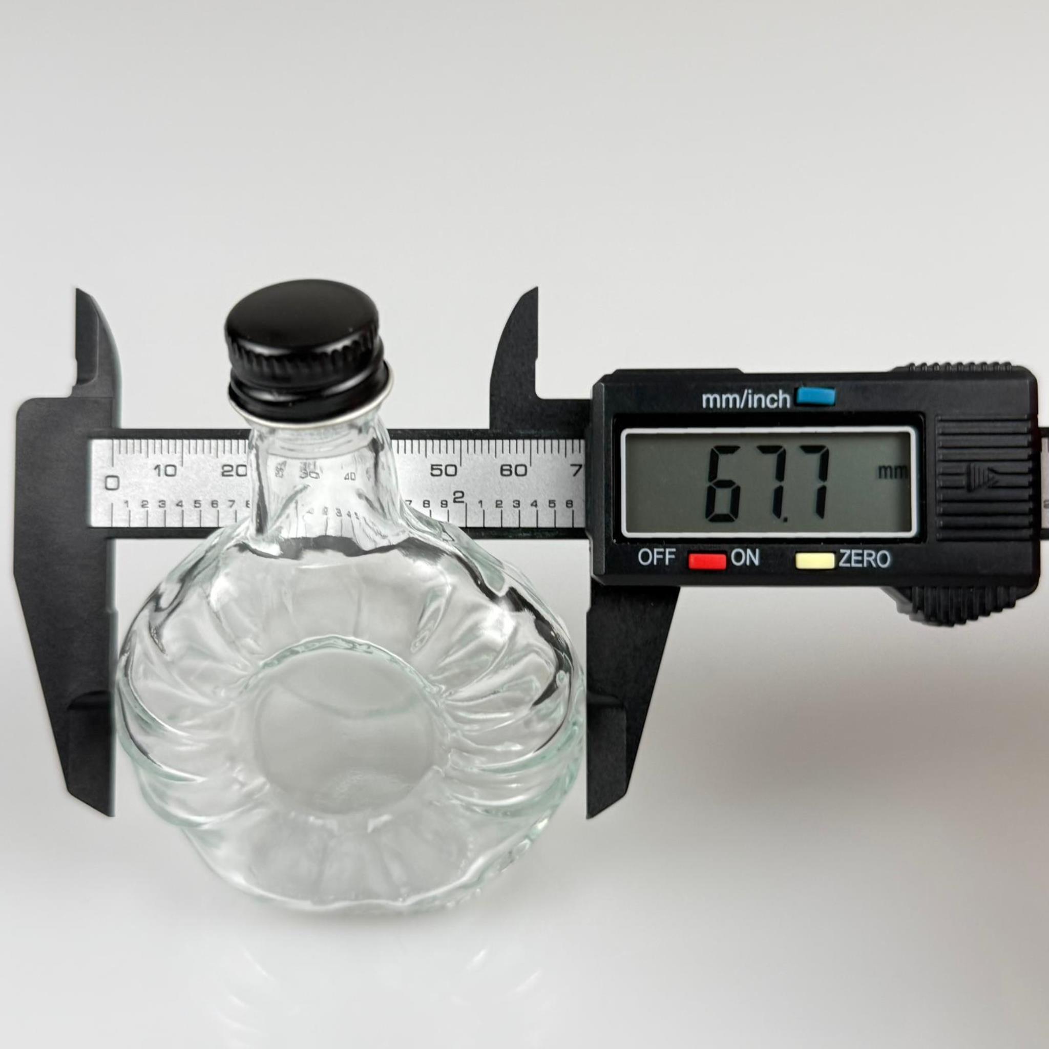 50 CC BOĞAZLI YASSI CAM ŞİŞE - SİYAH METAL KAPAKLI - 50 ML PRESTİJLİ ŞİŞE