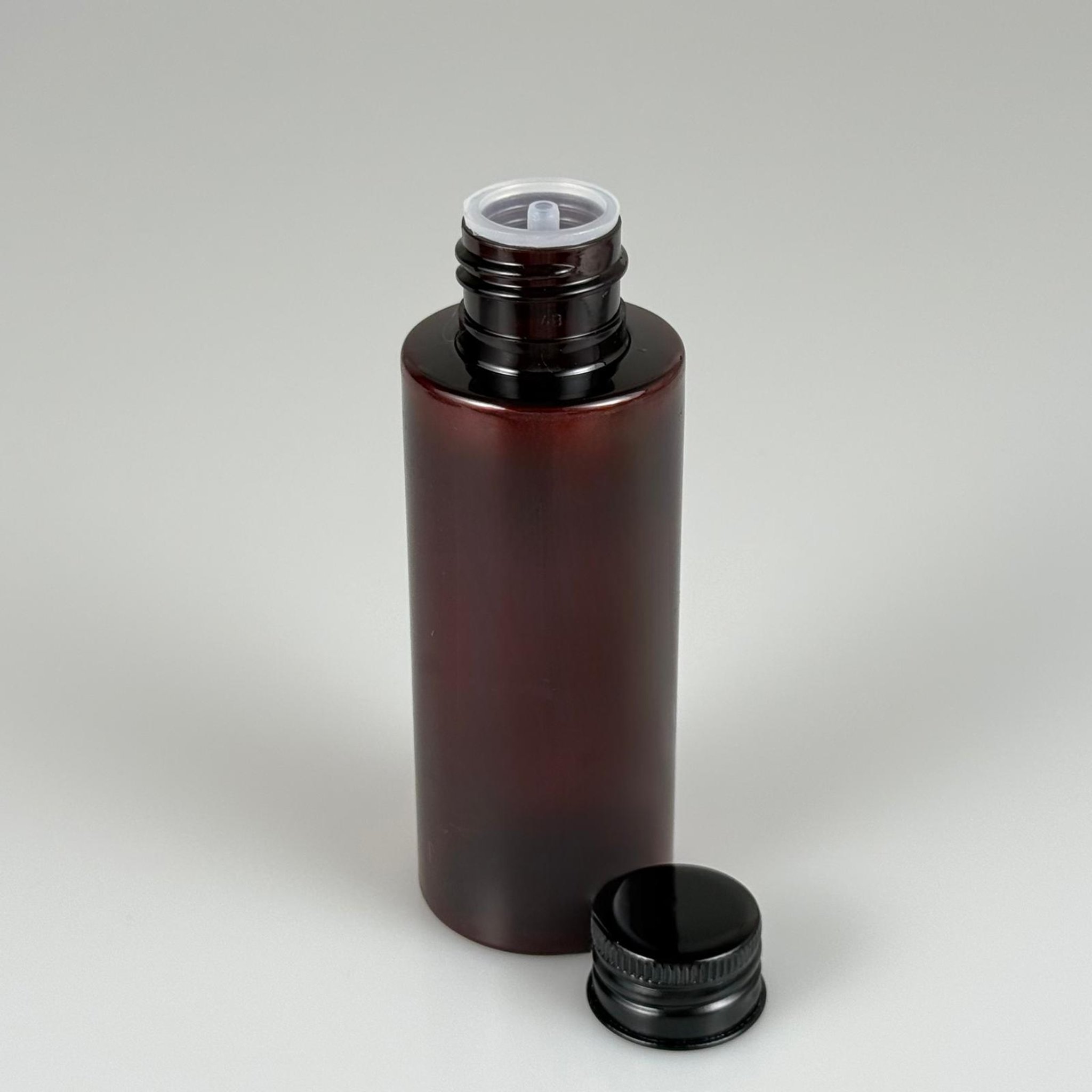 100 CC AMBER SİLİNDİR KESKİN KÜT MODEL SERT PET ŞİŞE (17 GR - 24 AĞIZ ) + KÖPÜK CONTALI SİYAH METAL ALÜMİNUM KAPAKLI + KOLONYA TIPALI TAKIM - 100 ML KAPAKLI AMBER PLASTİK ŞİŞELER