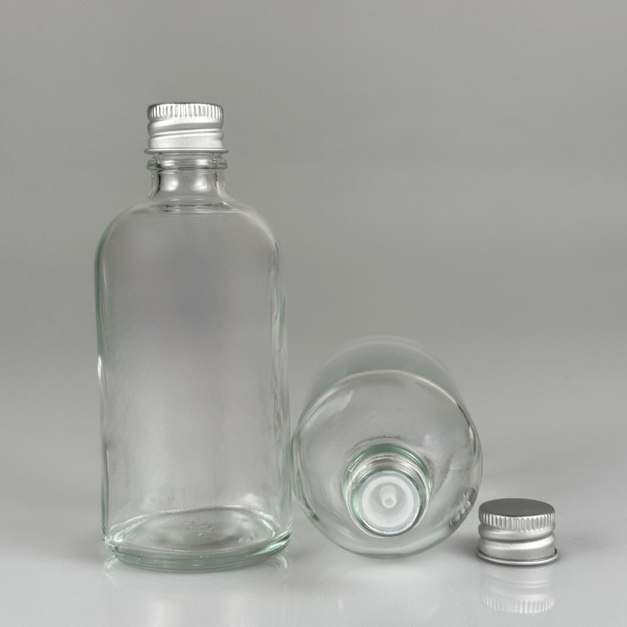 100 CC ŞEFFAF CAM ŞİŞE + KÖPÜK CONTALI GÜMÜŞ ALÜMİNYUM METAL KAPAKLI + KOLONYA TIPALI TAKIM - 100 ML ŞEFFAF CAM ŞİŞE