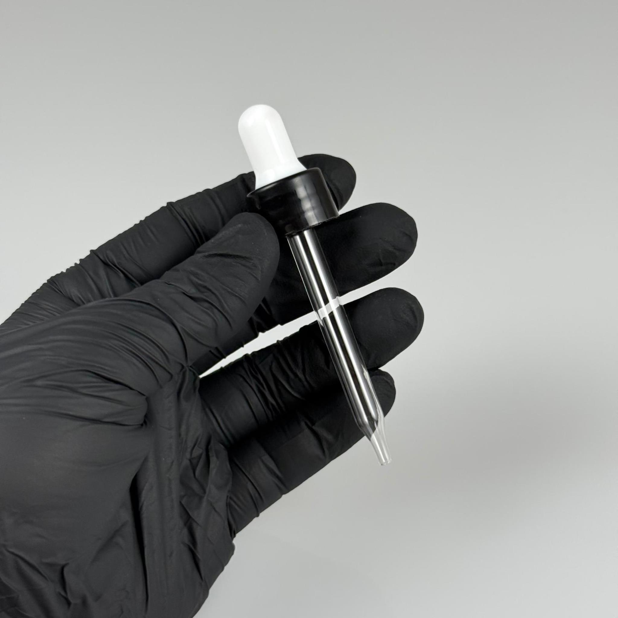 18 MM CAM DAMLALIKLI TAKIM - BEYAZ EMZİK + DELİKLİ PLASTİK DÜZ SİYAH KAPAK + 76 MM SİVRİ ( UCU İNCE ) CAM PİPET