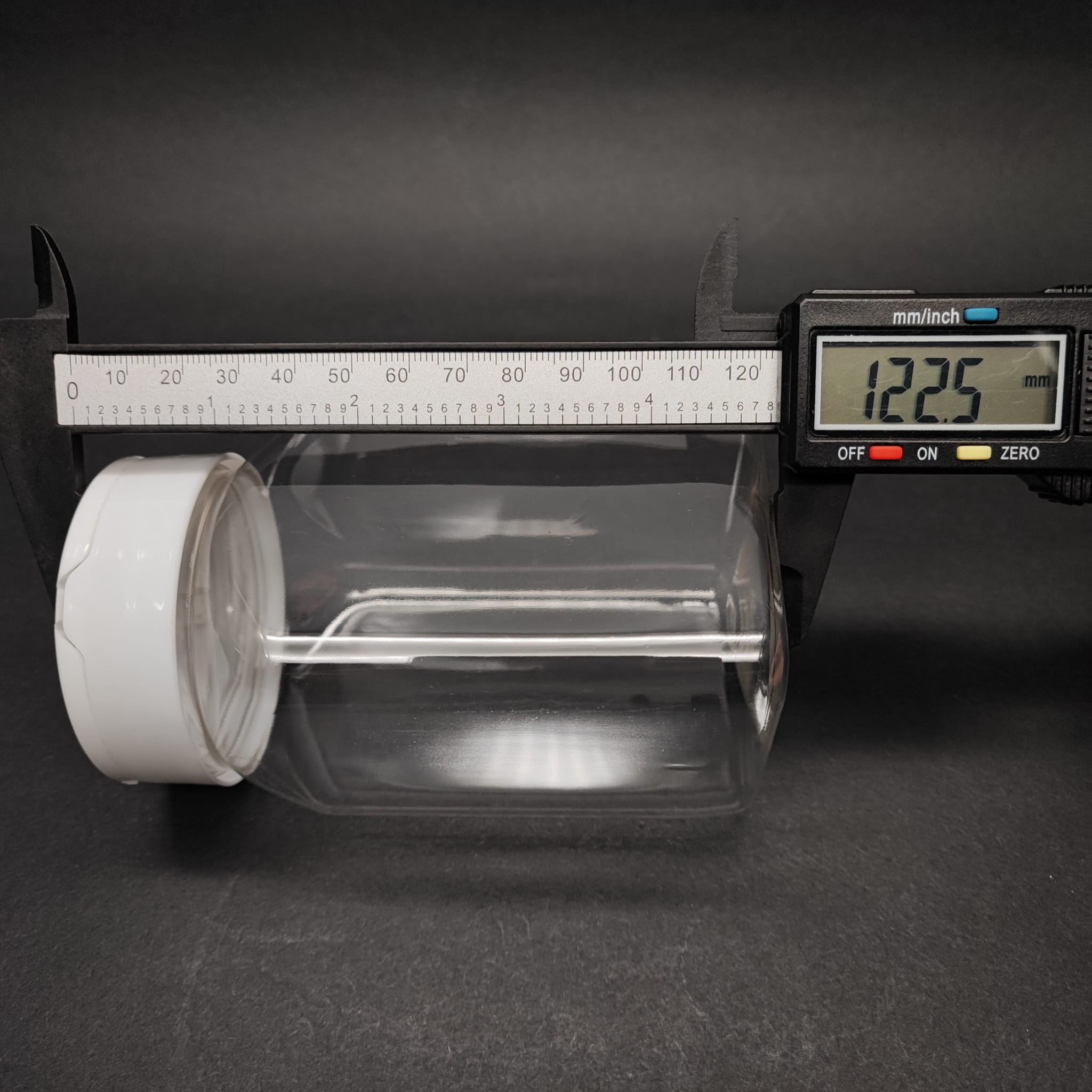 370 CC KARE PET BAHARAT KAVANOZU - BEYAZ FLİPTOP BAHARAT KAPAKLI + SIZDIRMAZ KENDİNDEN YAPIŞKANLI KÖPÜK CONTALI - toz kavanozu , baharat ambalajı , boş pudra şişesi . tuzluk , baharat düzenleyici set için kavanoz