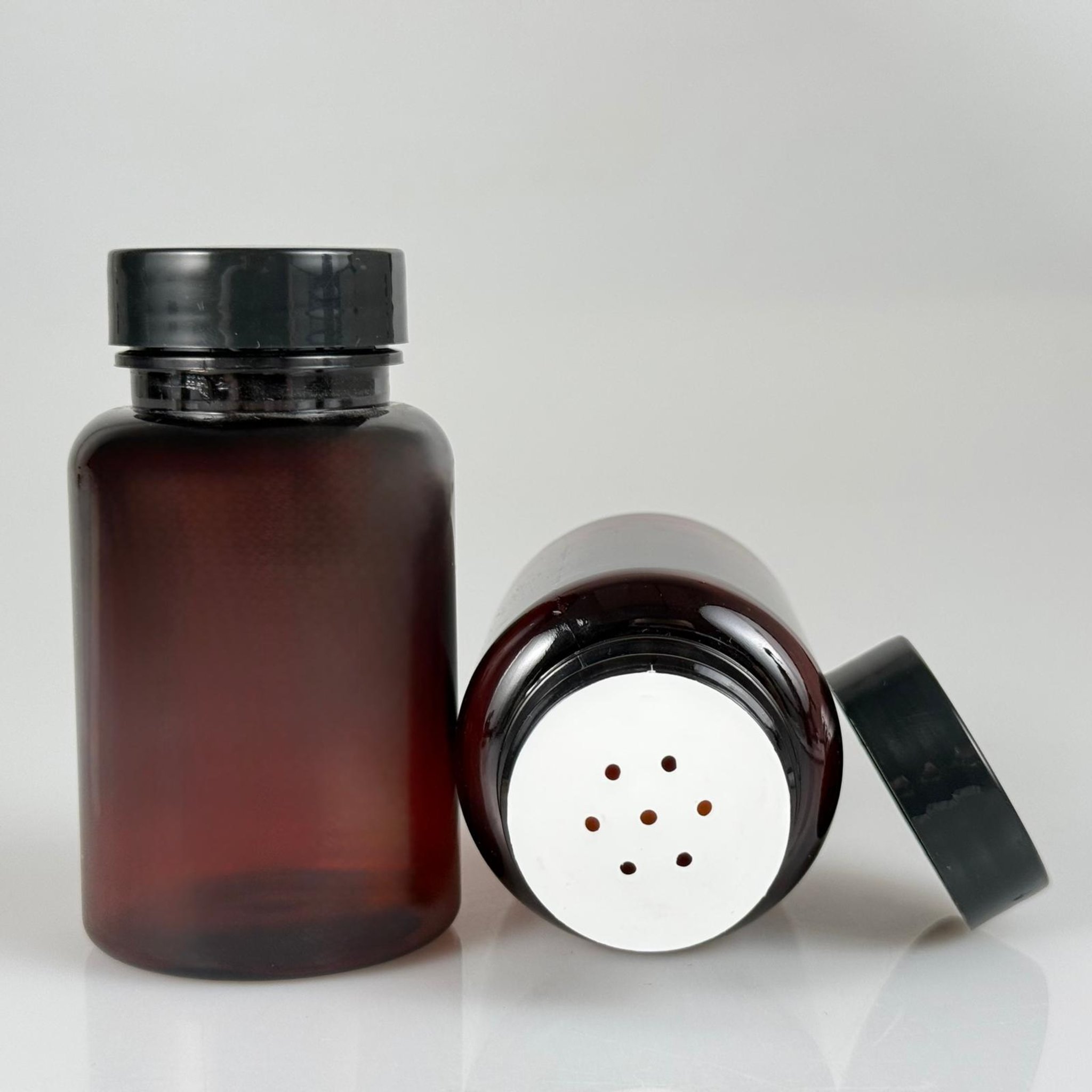 150 CC AMBER PET PUDRA ŞİŞESİ + SİYAH PLASTİK KAPAKLI + PUDRA TIPALI TAKIM - 150 ML KAHVERENGİ PUDRA KUTUSU, EKO TUZLUK