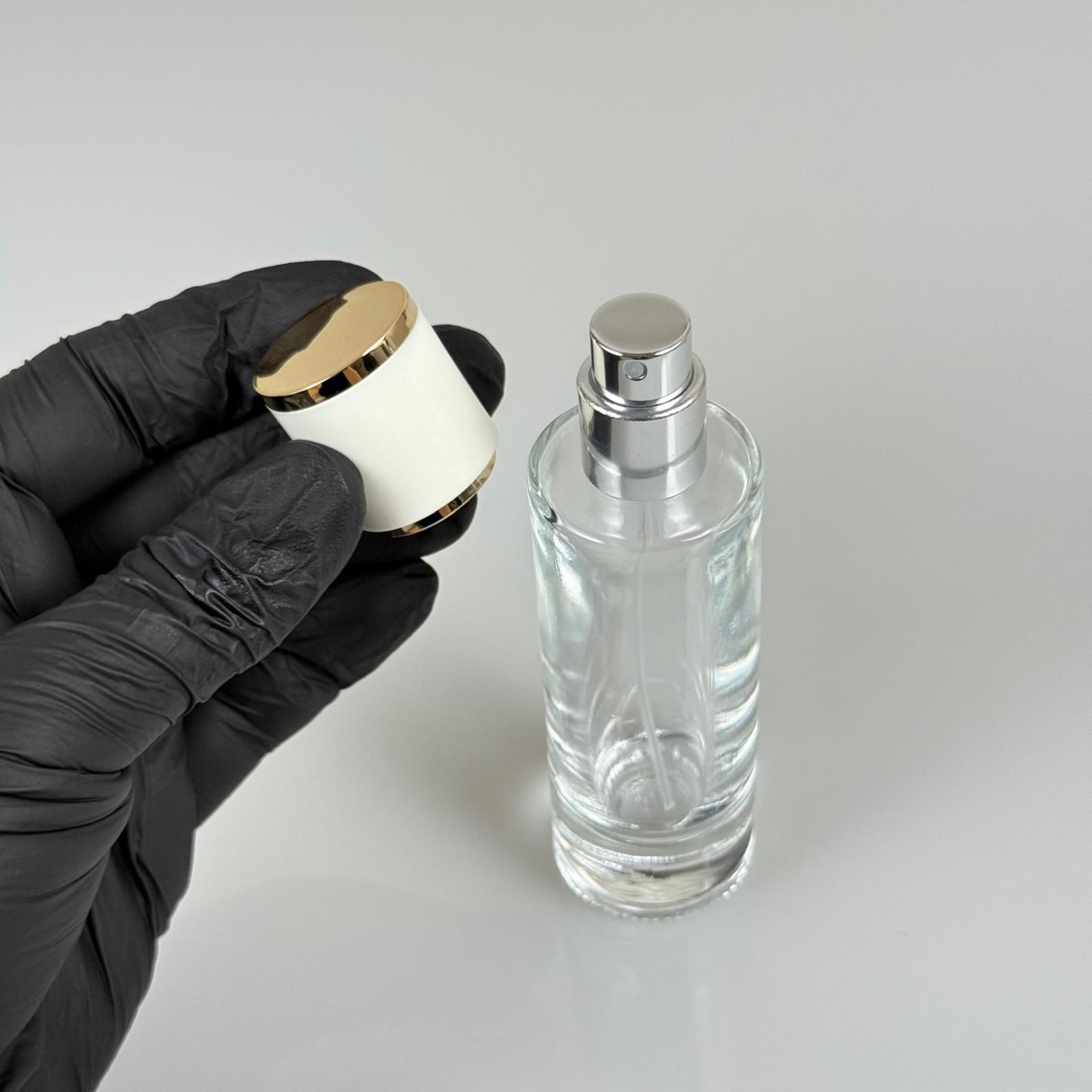 30 ML SİLİNDİR UZUN MODEL PARFÜM ŞİŞESİ - GÜMÜŞ METAL SPREYLİ + GOLD BEYAZ KAPAKLI (AĞIZ 15 MM GEÇME KOLAY KAPAMA)