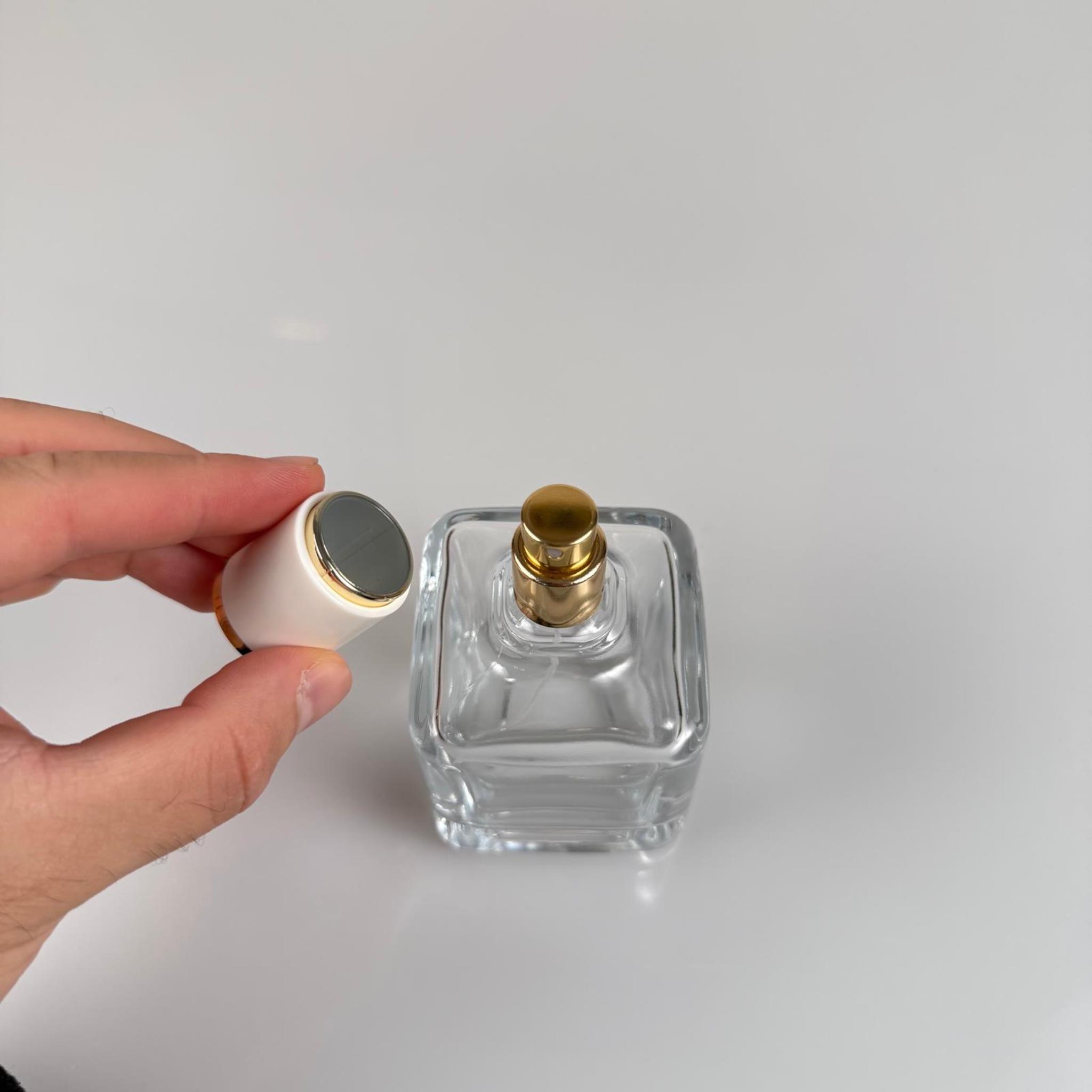100 ML KARE MODEL LURA PARFÜM ŞİŞESİ - GOLD METAL SPREYLİ + GOLD BEYAZ KAPAKLI (AĞIZ 15 MM GEÇME KOLAY KAPAMA)