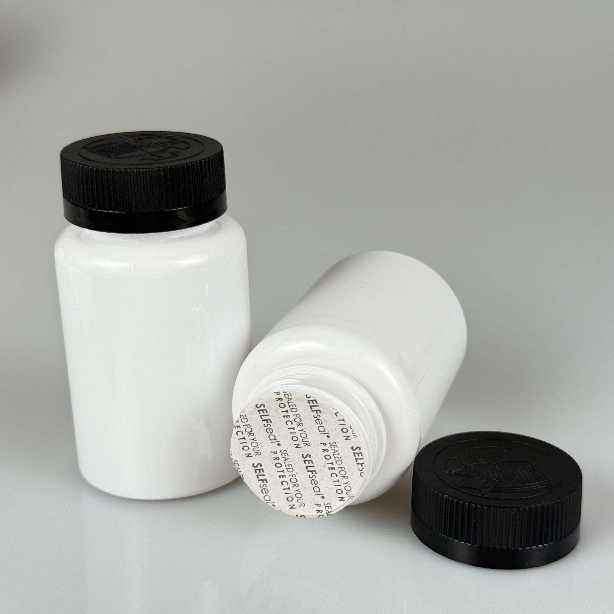 150 ML CONTALI ÇOCUK KİLİT KAPAKLI TABLET ŞİŞESİ  - 150 CC BEYAZ PET KAVANOZ + 38 MM SİYAH ÇOCUK KİLİTLİ KAPAK + KENDİNDEN YAPIŞKANLI KÖPÜK CONTA TAKIM -  KAPSÜL KUTUSU - İLAÇ ŞİŞESİ - MEDİKAL HAP ŞİŞESİ - FARMASÖTİK KAVANOZ