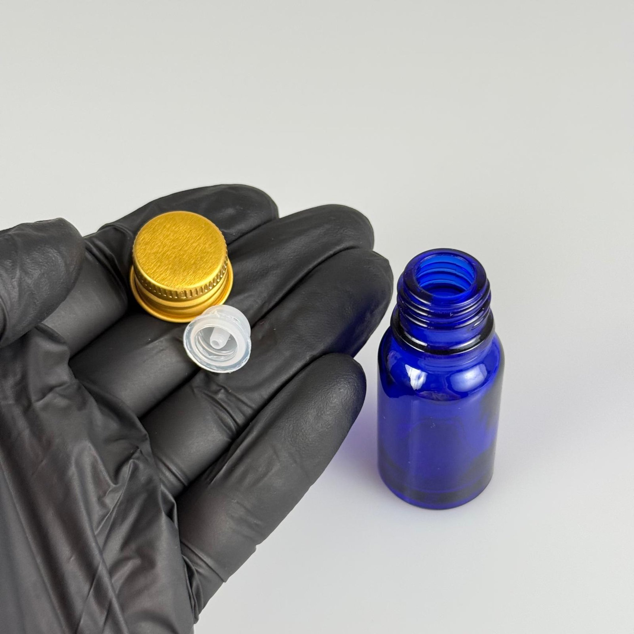 10 CC MAVİ CAM ŞİŞE + KÖPÜK CONTALI GOLD ALÜMİNYUM METAL KAPAKLI + DAMLALIKLI KOLONYA TIPALI TAKIM - 10 ML MAVİ CAM ŞİŞE