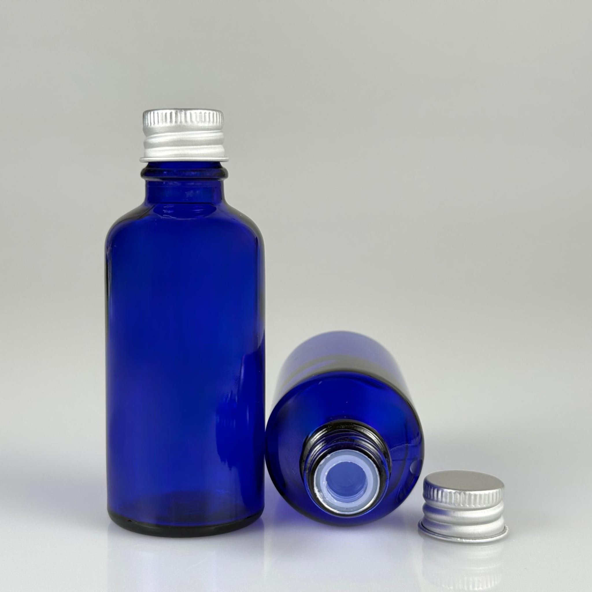 50 CC MAVİ CAM ŞİŞE + KÖPÜK CONTALI GÜMÜŞ ALÜMİNYUM METAL KAPAKLI + KÖR TIPALI TAKIM - 50 ML MAVİ CAM ŞİŞE