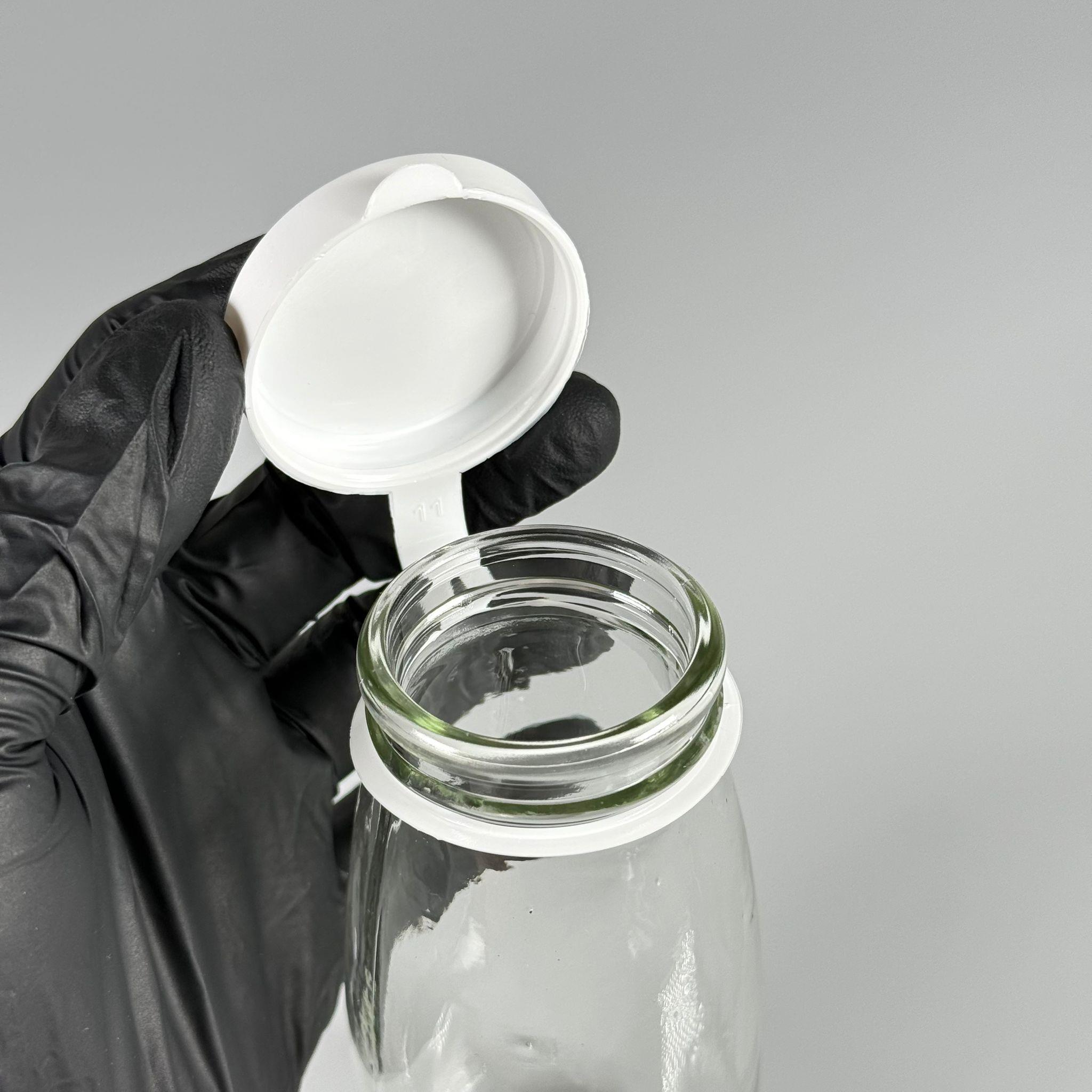 NOSTALJİ ESKİ TİP CAM AYRAN ŞİŞESİ - SÜT, LİMONATA, ŞIRA. ŞERBET. MEYVE SUYU, EV YAPIMI MEŞRUBAT, SMOOTHIE, KOKTEYL VB KAFETERYA, RESTORAN, EV KULLANIMI VB İÇİN - BEYAZ GEÇME KAPAKLI 250 CC BOŞ CAM ŞİŞELERİ