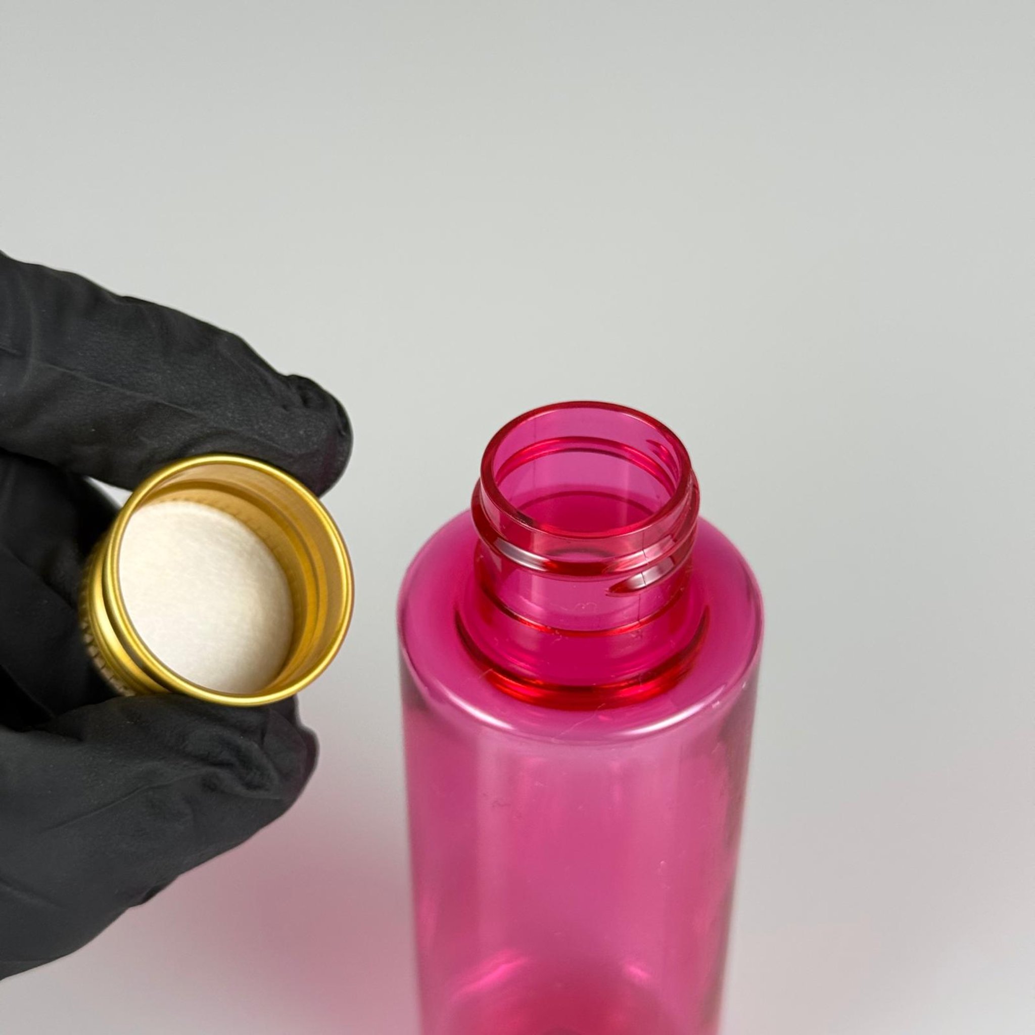 100 CC PEMBE SİLİNDİR KESKİN KÜT MODEL SERT PET ŞİŞE (17 GR - 24 AĞIZ ) + KÖPÜK CONTALI GOLD METAL ALÜMİNYUM KAPAK TAKIM - 100 ML KAPAKLI PEMBE PET ŞİŞELER