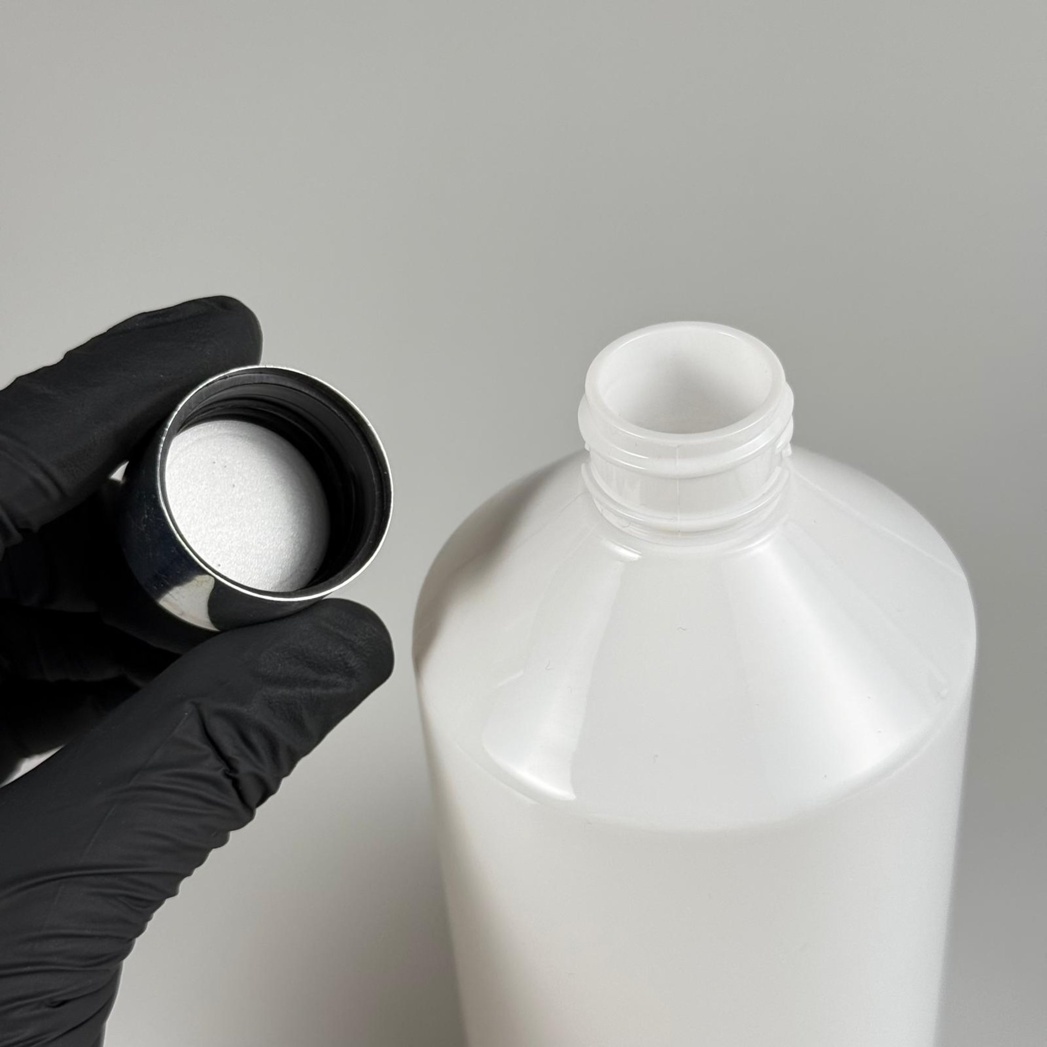 500 CC BEYAZ PET ŞİŞE + ALÜMİNYUM KAPLAMALI GÜMÜŞ KAPAKLI TAKIM - 500 ML PET ŞİŞE