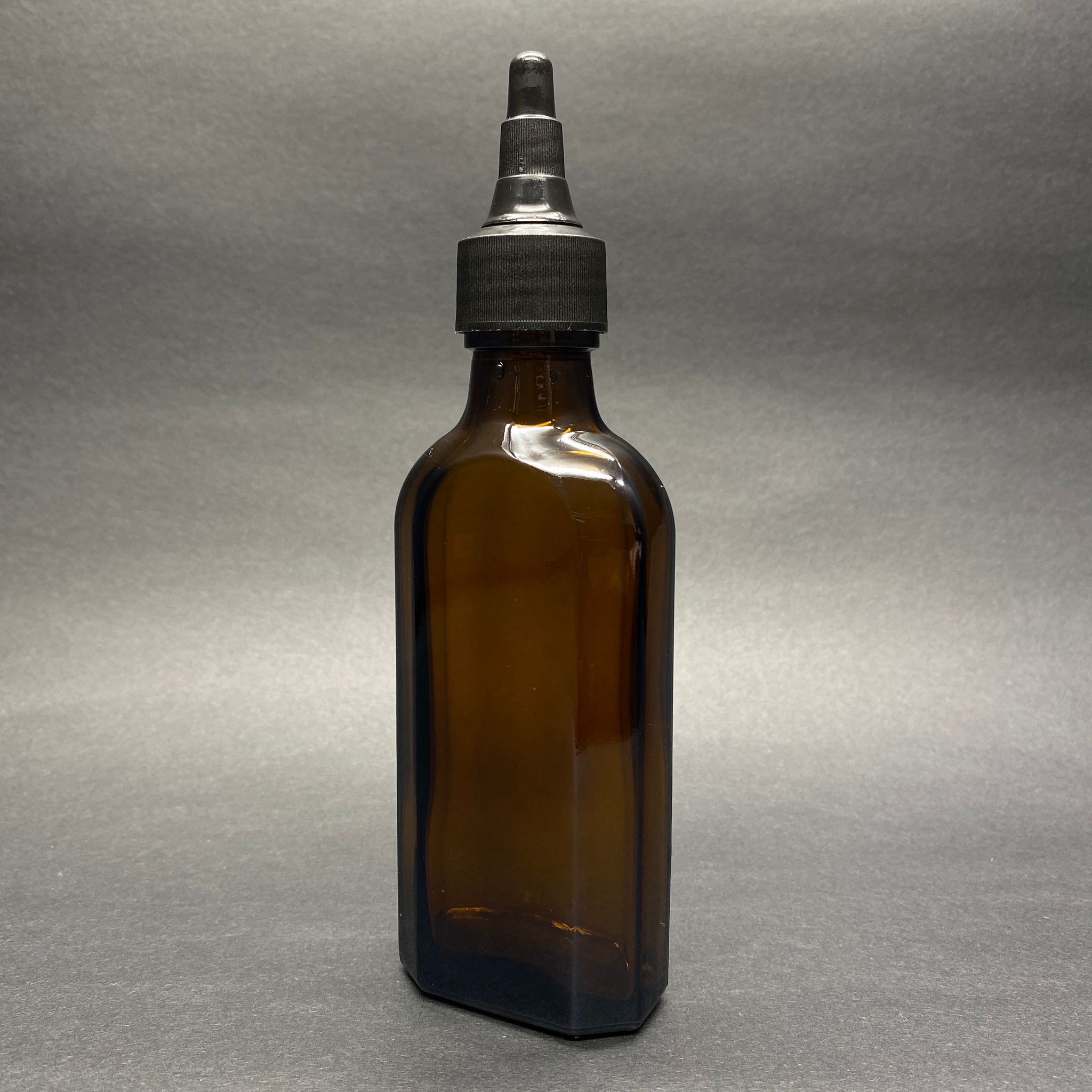 100 CC AMBER YASSI CAM ŞİŞE - SİYAH ASANSÖR AKITICILI KAPAKLI - 100 ML KAHVERENGİ YASSI MODEL CAM ŞİŞE