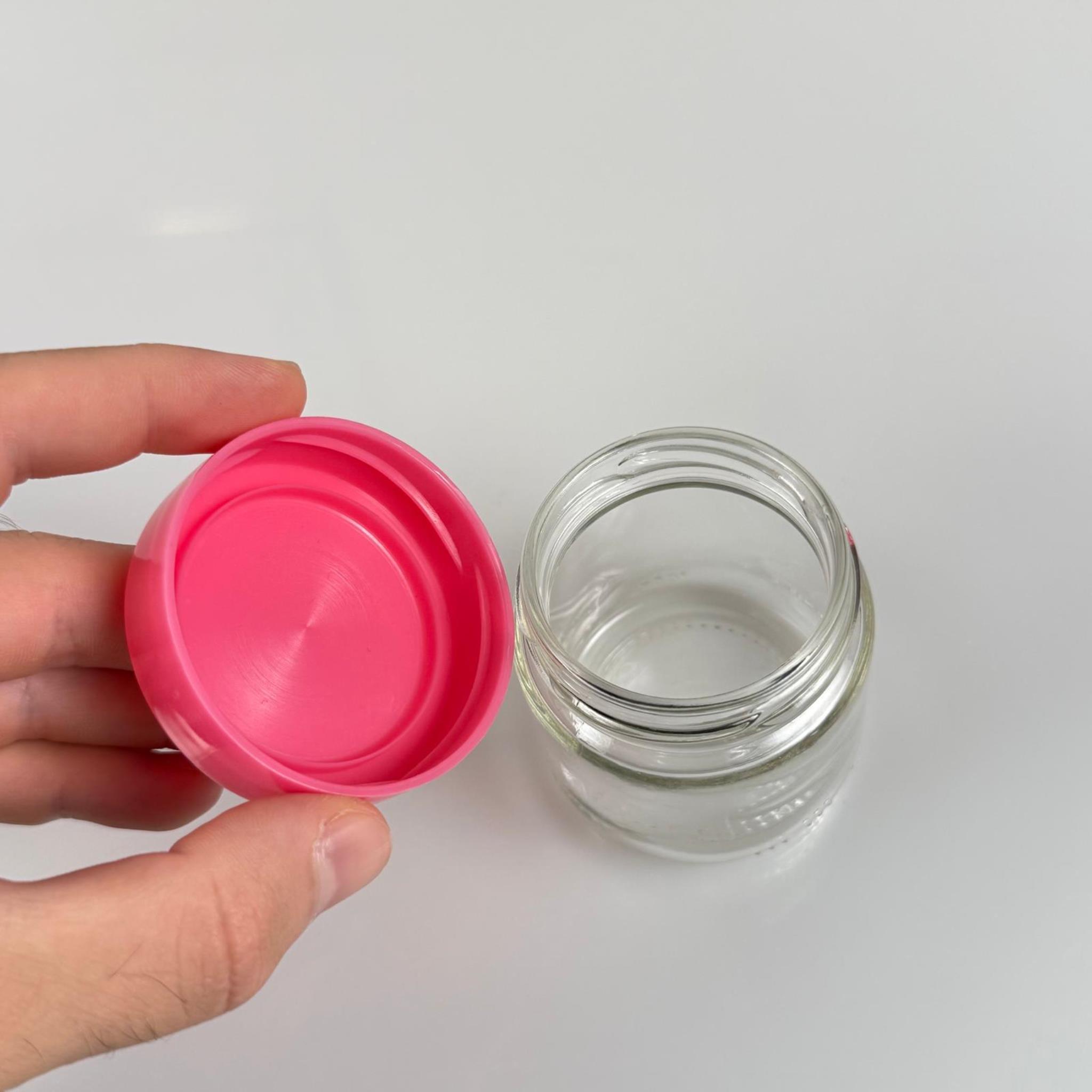 100 CC CAM KAVANOZ + PEMBE PLASTİK KAPAK - 100 ML PLASTİK KAPAKLI CAM KAVANOZ (SİLME 106 CC)