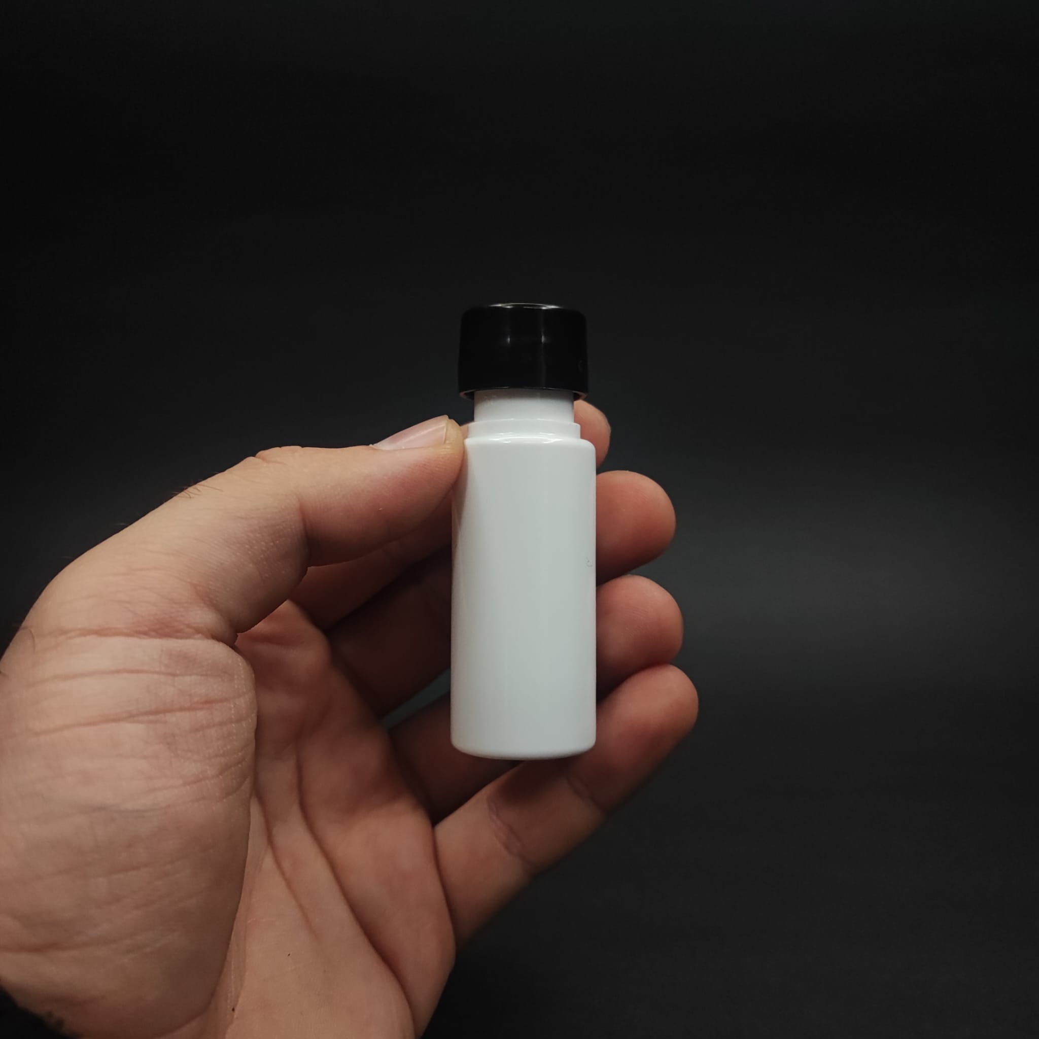 15 CC BEYAZ PLASTİK ŞİŞE + KENDİNDEN CONTALI SIZDIRMAZ SİYAH KAPAK  - 15 ML KAPAKLI PET ŞİŞE