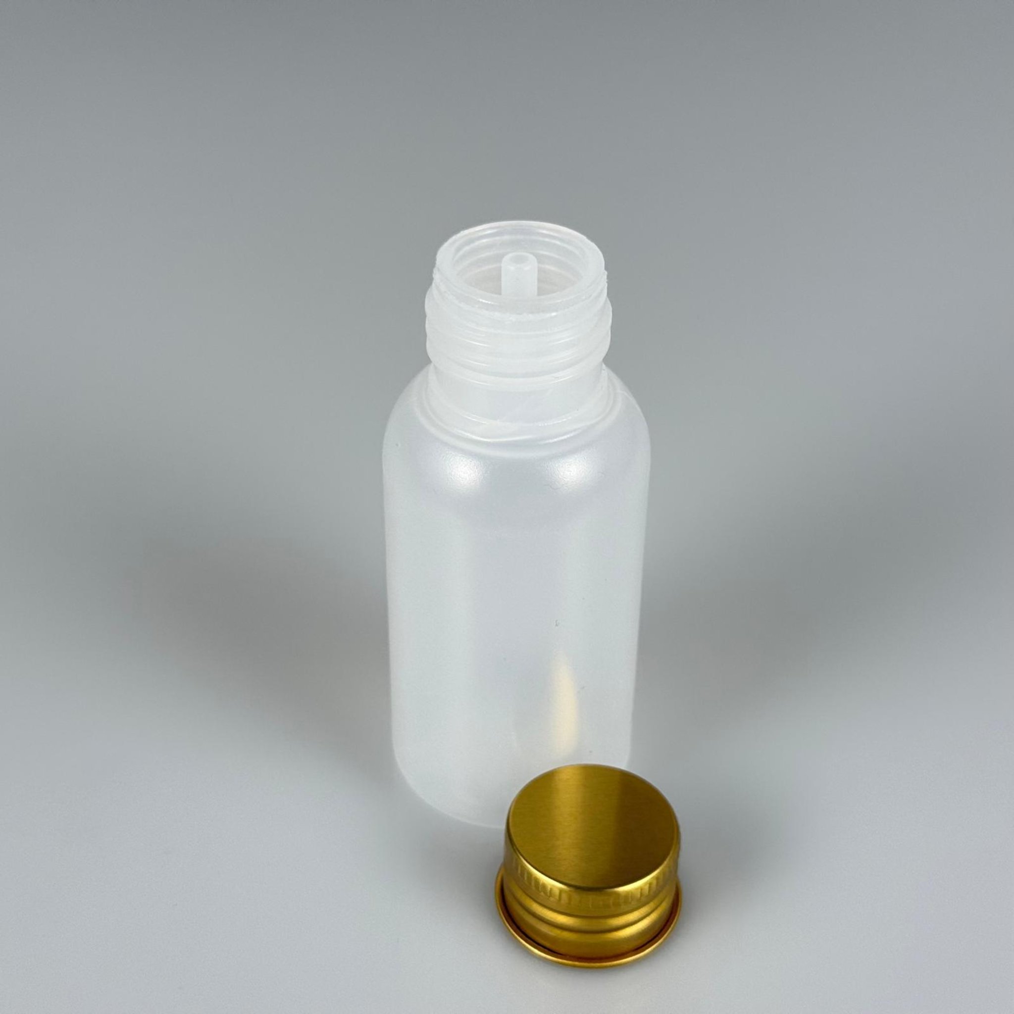 50 ML SIKILABİLİR YUMUŞAK POLİETİLEN PE PLASTİK ASETON ŞİŞESİ ( 24 AĞIZ ) + KÖPÜK CONTALI GOLD METAL ALÜMİNYUM KAPAK + KOLONYA TIPALI TAKIM - 50 cc sos, yağ, kartuş, mürekkep vb için boş şişeler