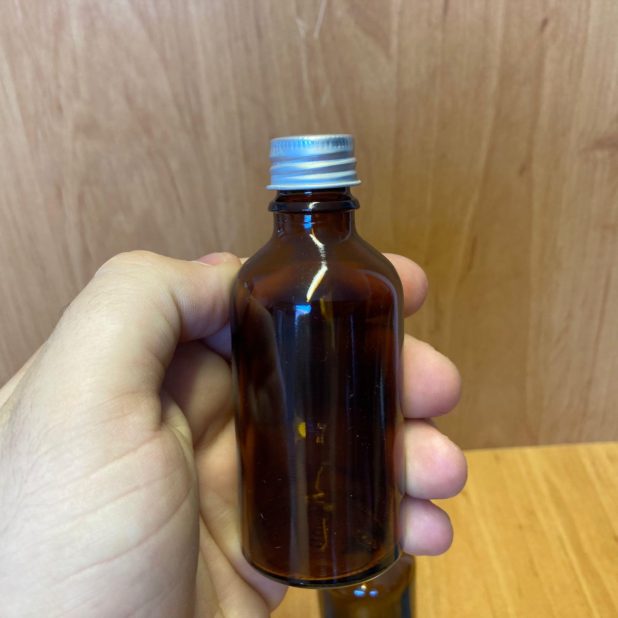 50 CC AMBER İÇTEN DAMLALIKLI - GÜMÜŞ METAL KAPAKLI CAM ŞİŞE - 50 ML KOLONYA TIPALI CAM ŞİŞE