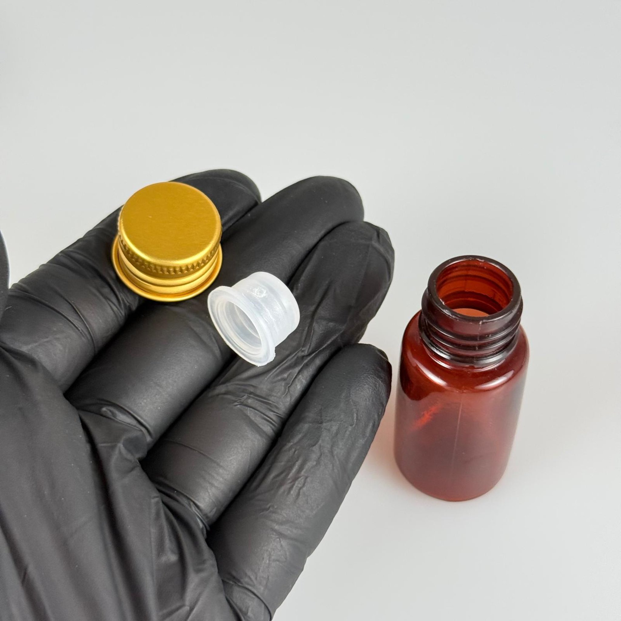 10 CC AMBER PET SHOT ŞİŞE - KÖPÜK CONTALI GOLD ALÜMİNYUM METAL KAPAKLI + KÖR TIPALI TAKIM - 10 ML KAHVERENGİ PLASTİK ŞİŞE