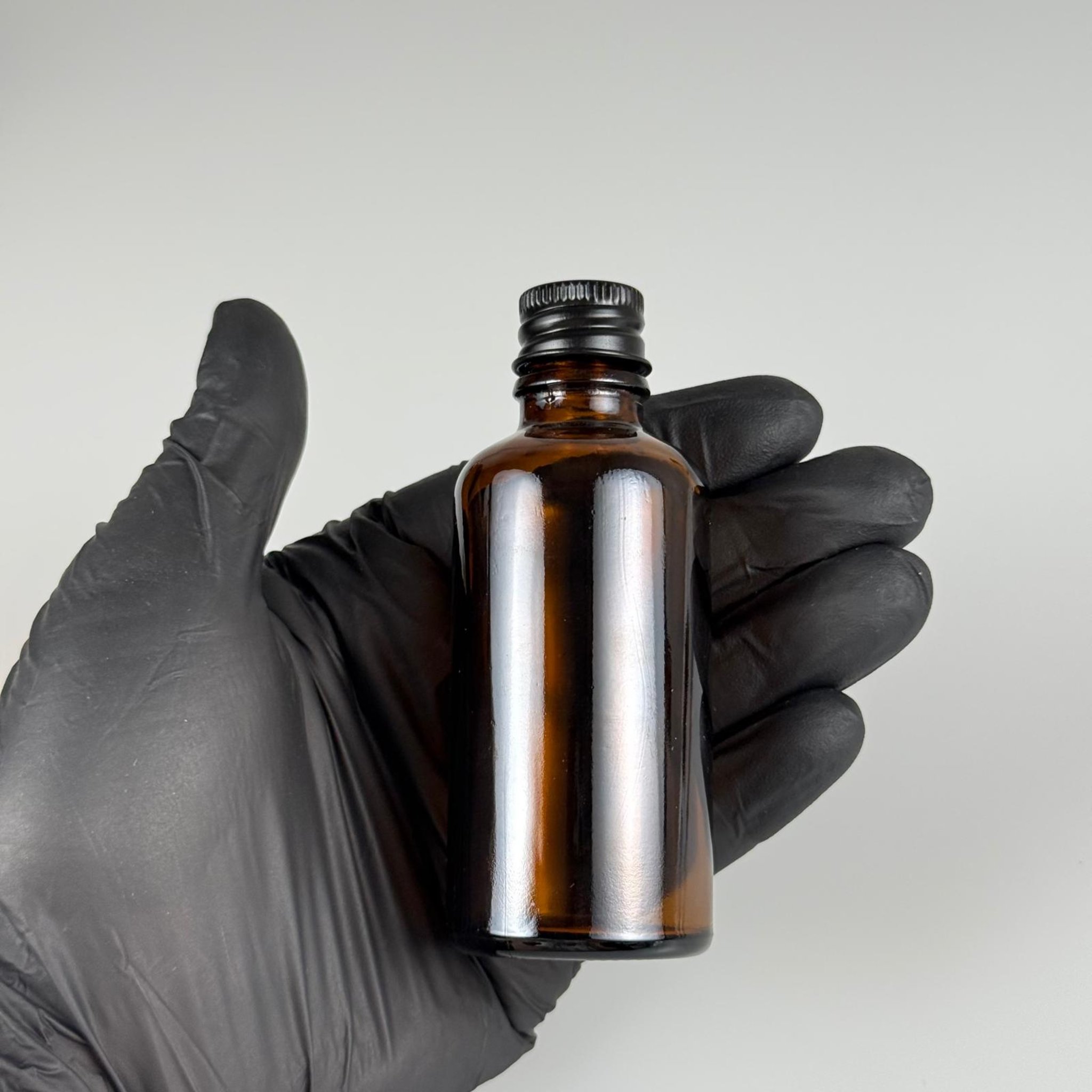 50 CC AMBER CAM ŞİŞE + KÖPÜK CONTALI SİYAH ALÜMİNYUM METAL KAPAKLI + KÖR TIPALI TAKIM - 50 ML KAHVERENGİ CAM ŞİŞE