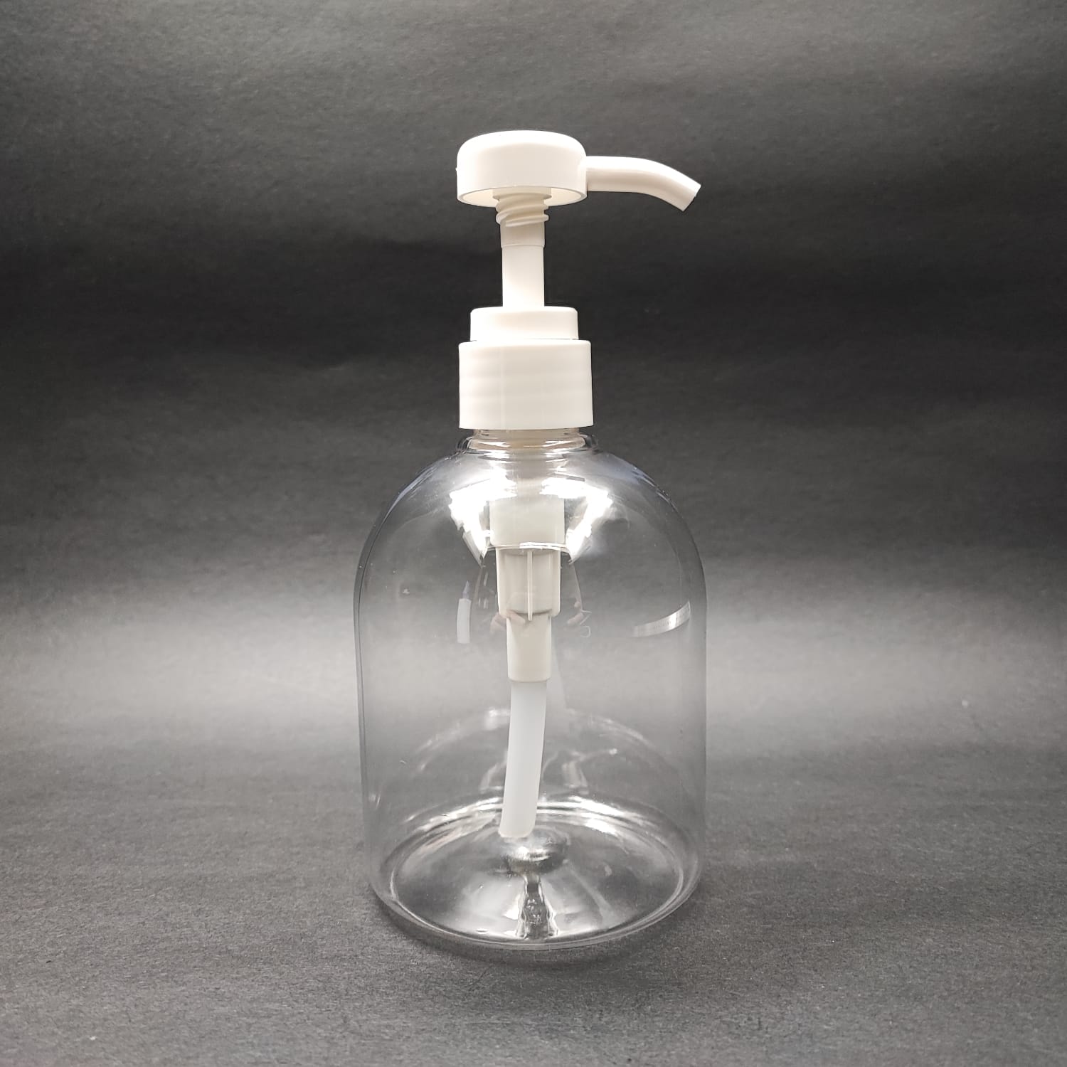 500 CC TOMBUL PET ŞİŞE + BEYAZ DOZAJ POMPALI (HER BASMADA 4 CC SIVI ATAR) - 500 ML POMPALI ŞİŞE - ŞURUP, ŞAMPUAN, KREM GİBİ YOĞUN KIVAMLI SIVILARDA KULLANILIR