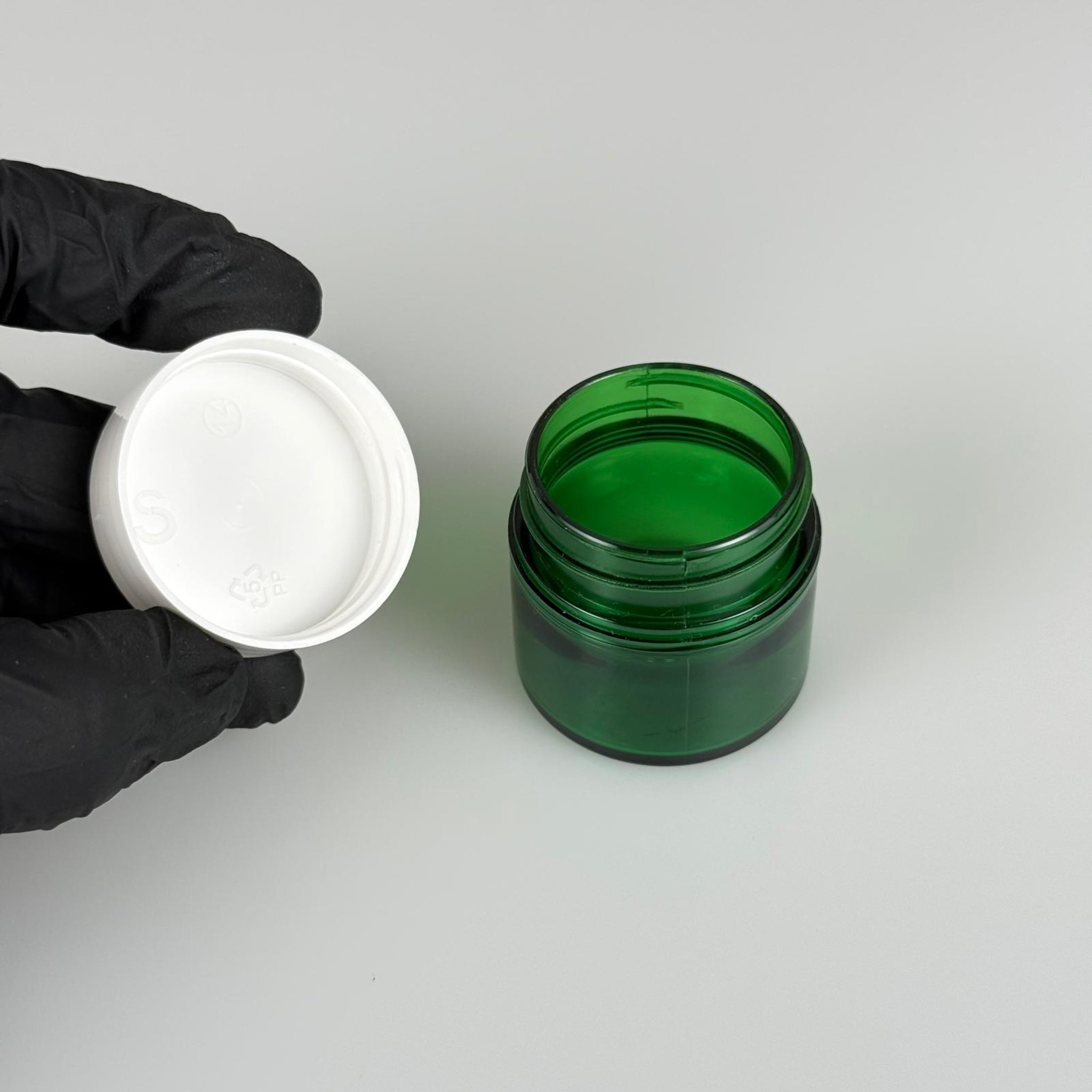 20 CC YEŞİL SERT PLASTİK KAVANOZ - 38 AĞIZ BEYAZ KAPAKLI - 20 ml KALIN LÜX Boş Krem, Balm, Peeling, Macun, Pasta, Aromaterapi ve Saç Maskesi Kabı