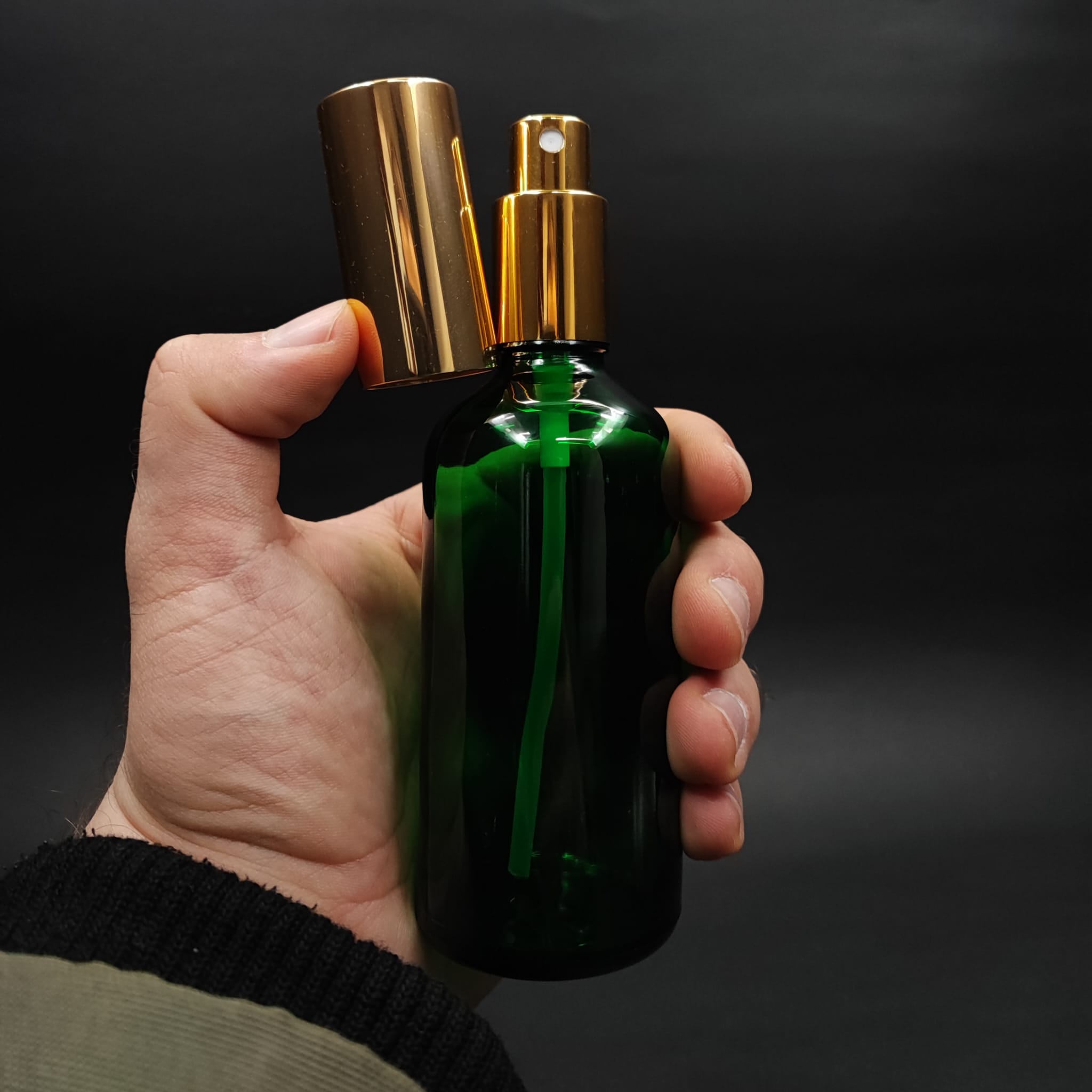 100 ML LÜKS VİDALI VALF ÇEVİRME PARFÜM ŞİŞELERİ - 100 CC YEŞİL CAM ŞİŞE - GOLD METAL SPREYLİ KAPAKLI SET