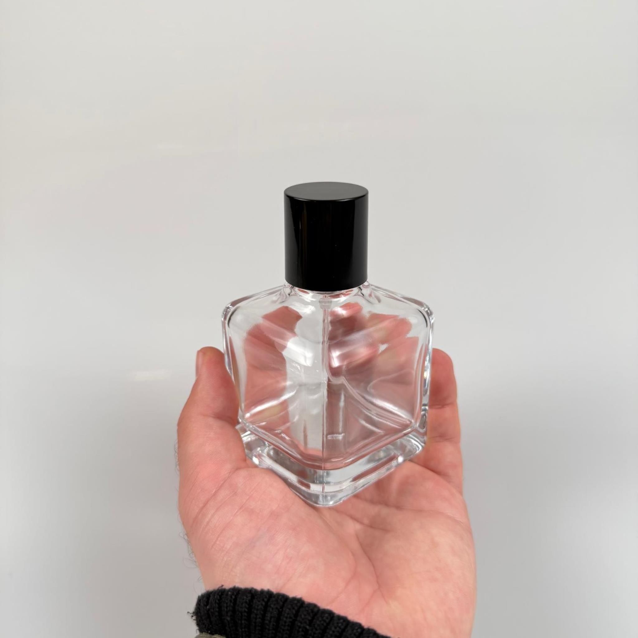 100 ML KARE MODEL LURA PARFÜM ŞİŞESİ - GOLD METAL SPREYLİ + SİYAH KAPAKLI (AĞIZ 15 MM GEÇME KOLAY KAPAMA)