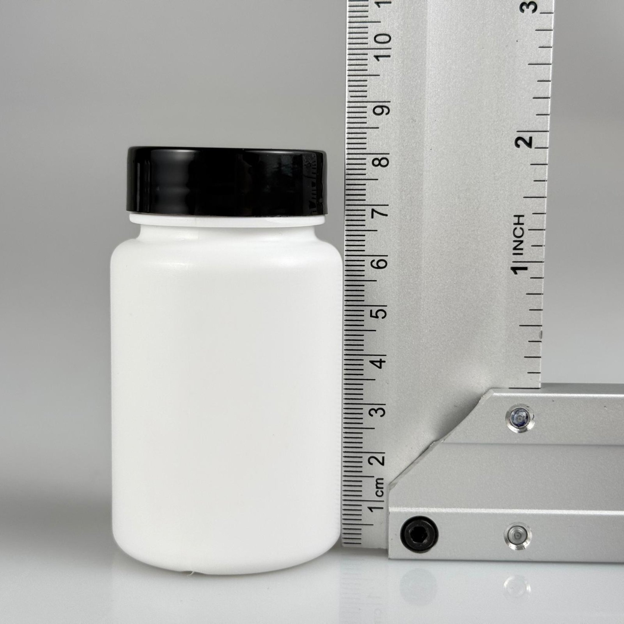 100 CC BEYAZ SERT POLİETİLEN ŞİŞE + SİYAH PLASTİK KAPAKLI - 100 ML POLİETİLEN ŞİŞE