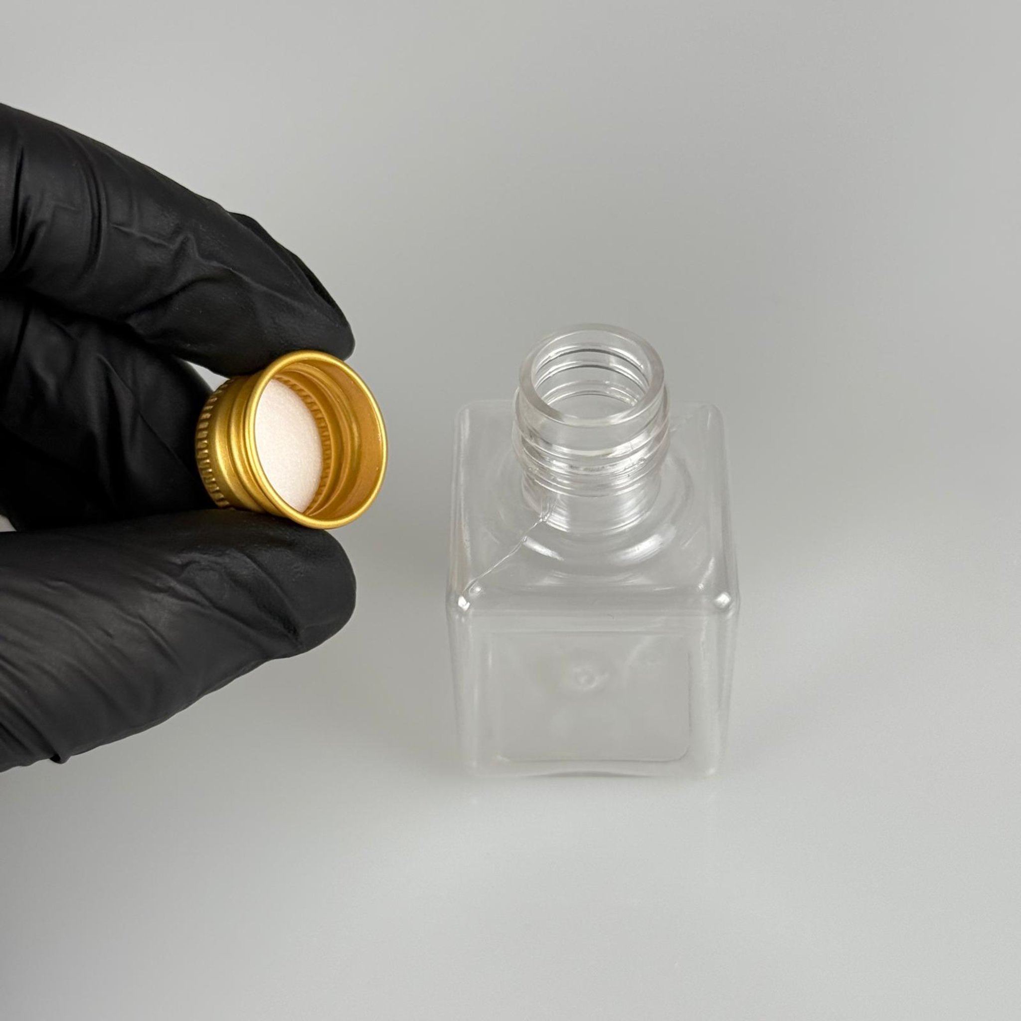 35 CC ŞEFFAF KARE PET ŞİŞE - KÖPÜK CONTALI GOLD ALÜMİNYUM METAL KAPAKLI TAKIM - 35 ML ŞEFFAF KARE PET ŞİŞE