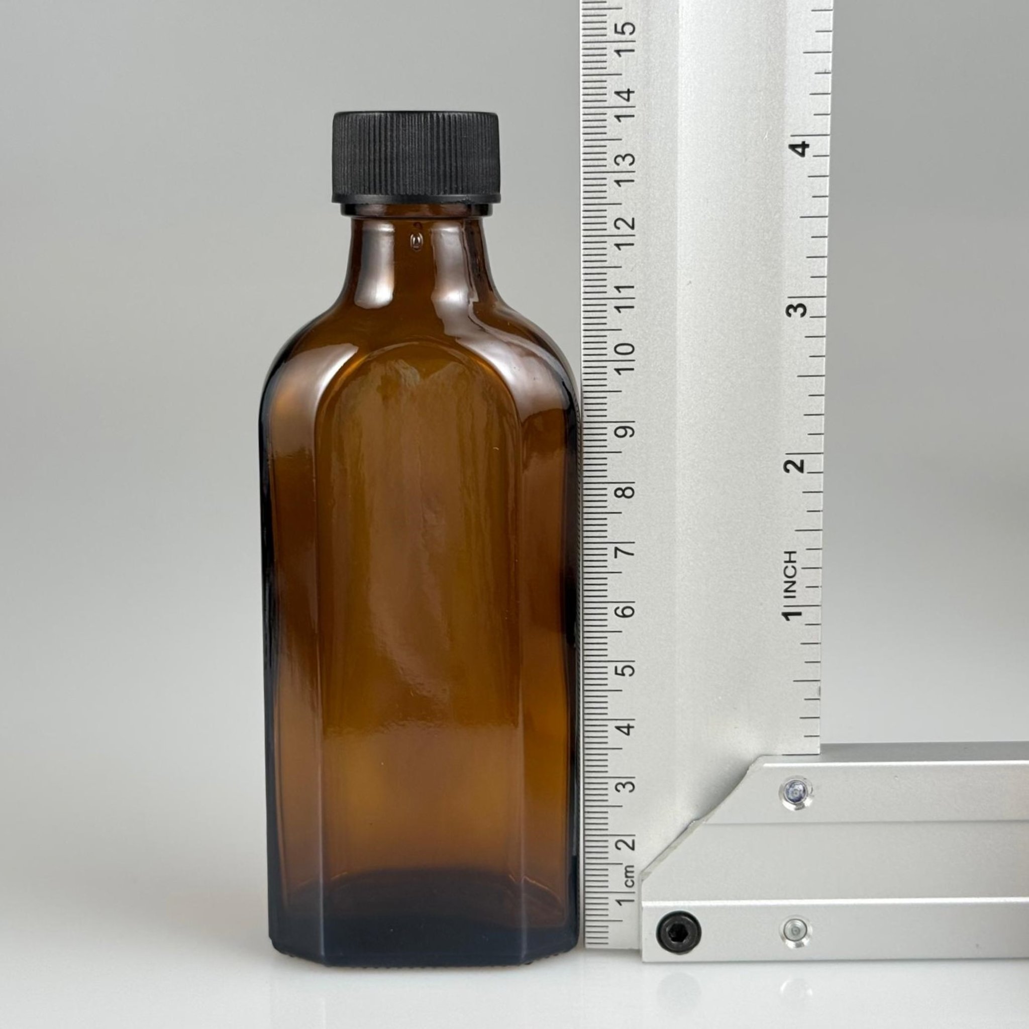 100 CC AMBER YASSI CAM ŞİŞE + SİYAH PLASTİK KAPAK + 15 ML ÖLÇEK TAKIM - 100 ML KAHVERENGİ YASSI MODEL CAM ŞİŞE