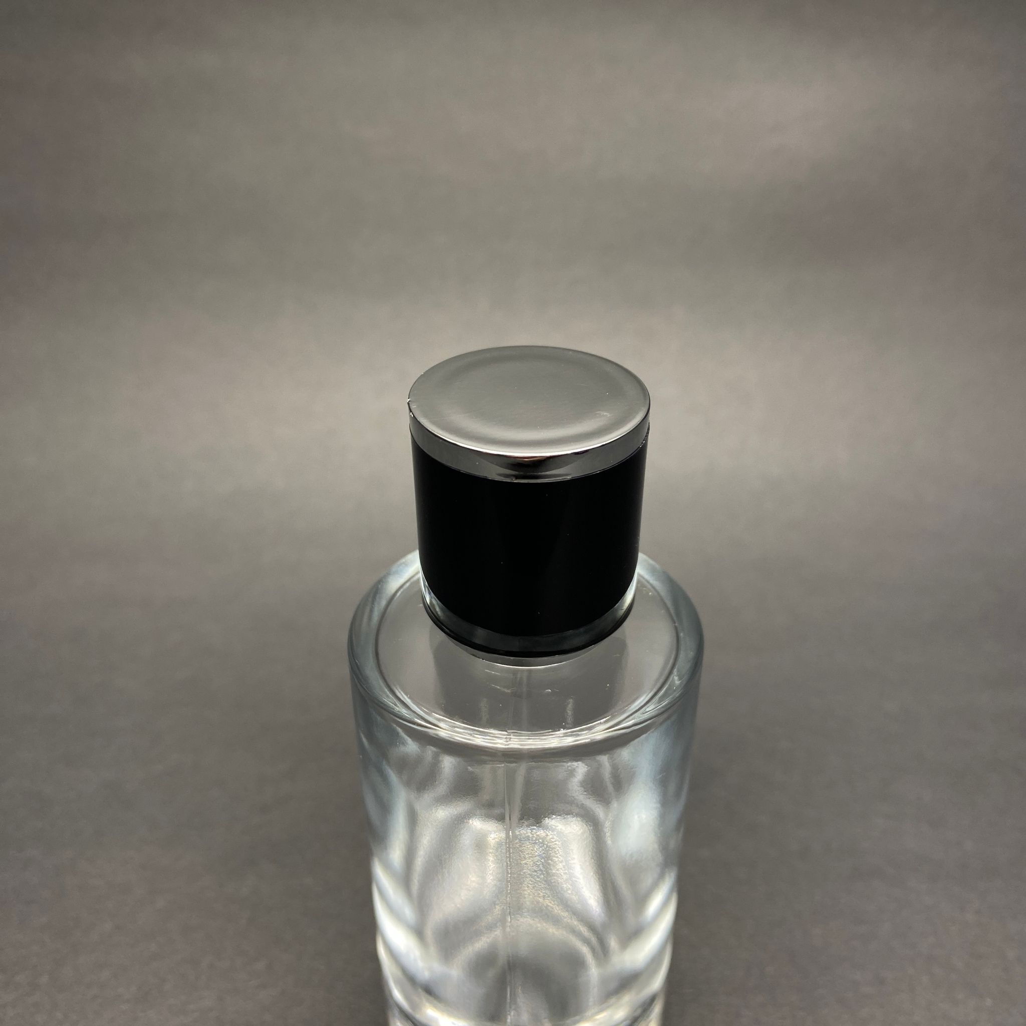 50 ML SİLİNDİR MODEL MARS PARFÜM ŞİŞESİ - GOLD METAL SPREYLİ + GÜMÜŞ SİYAH KAPAKLI (AĞIZ 15 MM GEÇME KOLAY KAPAMA)