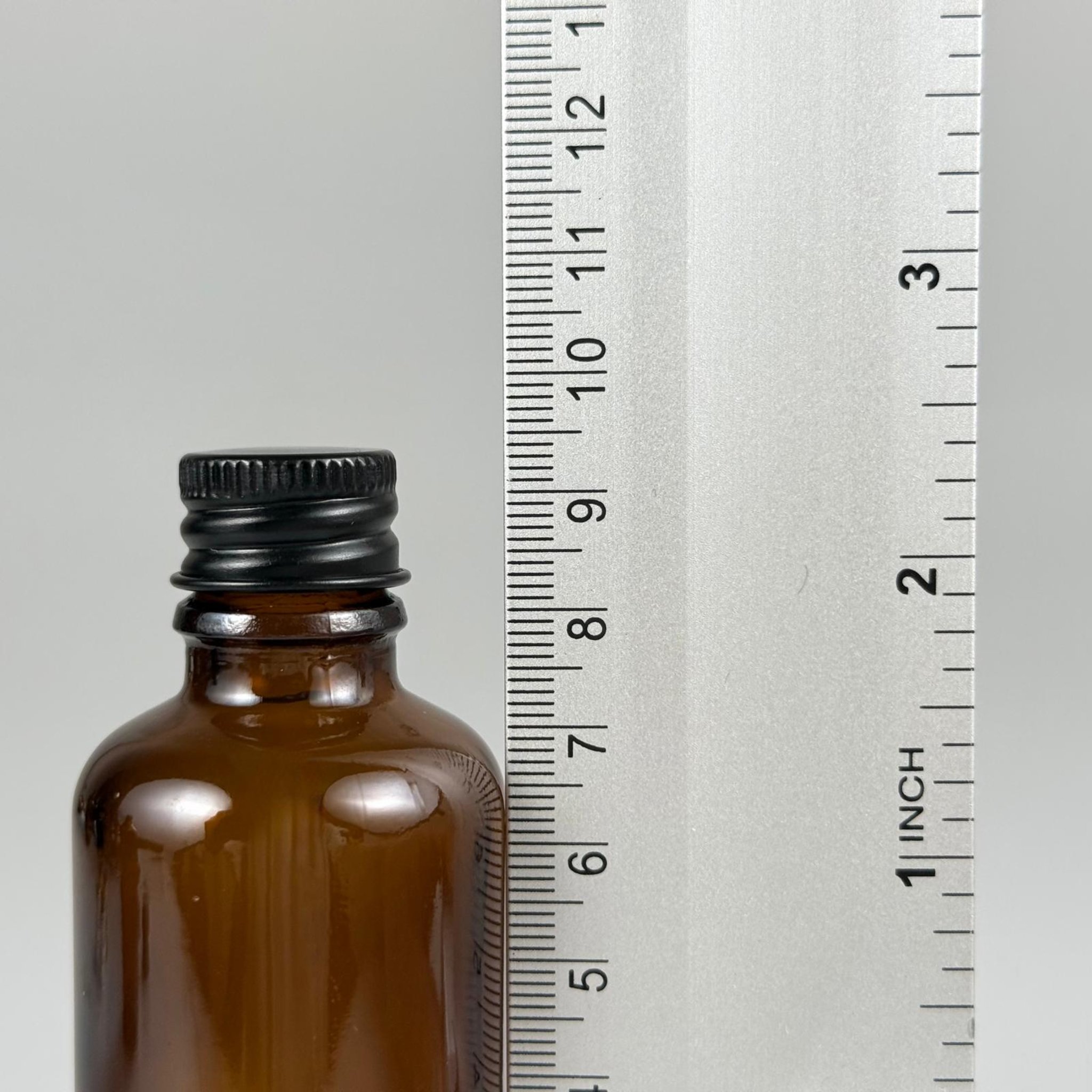50 CC AMBER CAM ŞİŞE + KÖPÜK CONTALI SİYAH ALÜMİNYUM METAL KAPAKLI + KÖR TIPALI TAKIM - 50 ML KAHVERENGİ CAM ŞİŞE
