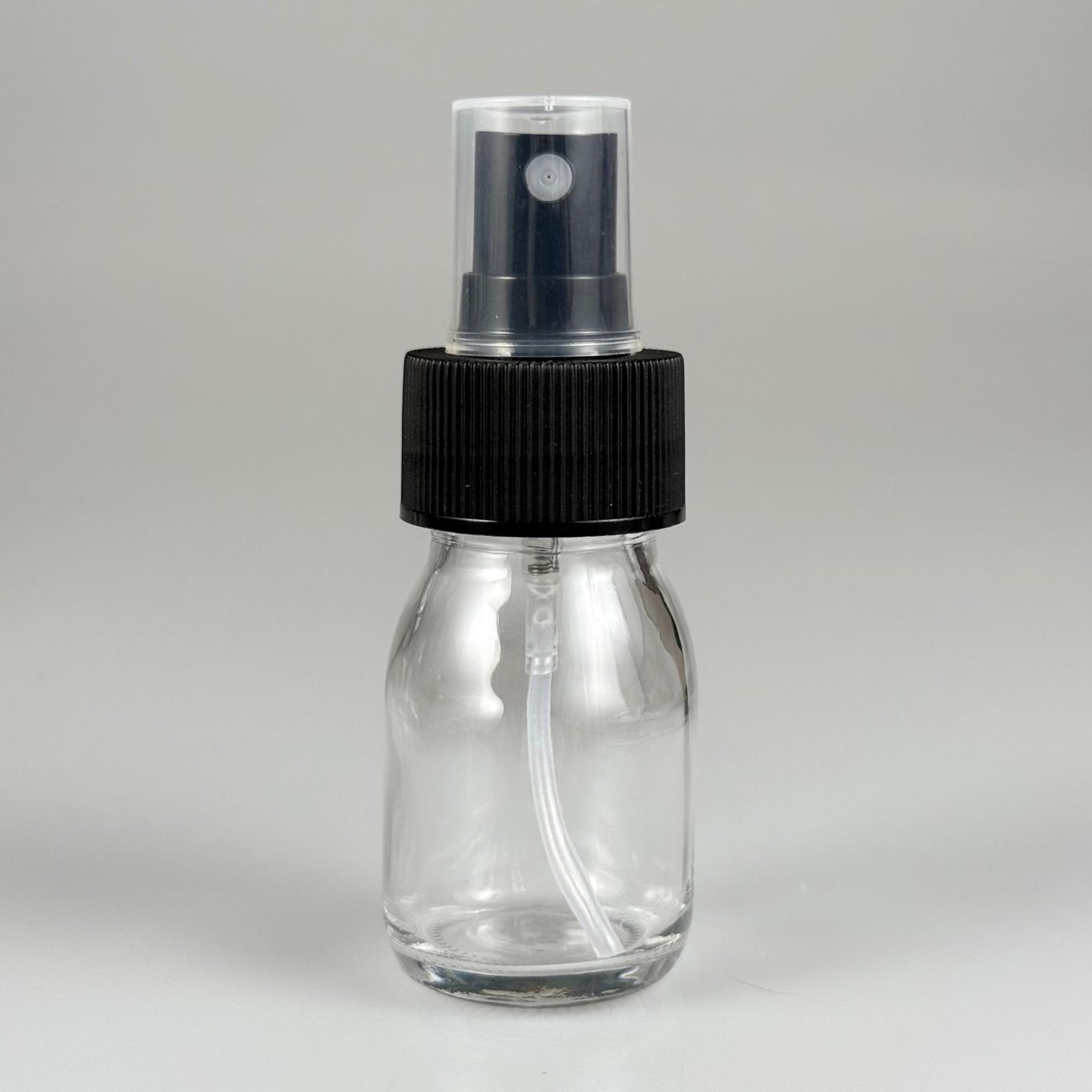 30 CC GENİŞ AĞIZLI ŞEFFAF CAM ŞİŞE SİYAH SPREYLİ TAKIM - 30 ML ŞEFFAF ŞURUP ECZA ŞİŞESİ - MİKROPLARDAN KORUNMASI İÇİN İLAÇLANMIŞTIR, SUYA TUTUNCA ŞEFFAF RENGİ ALIR