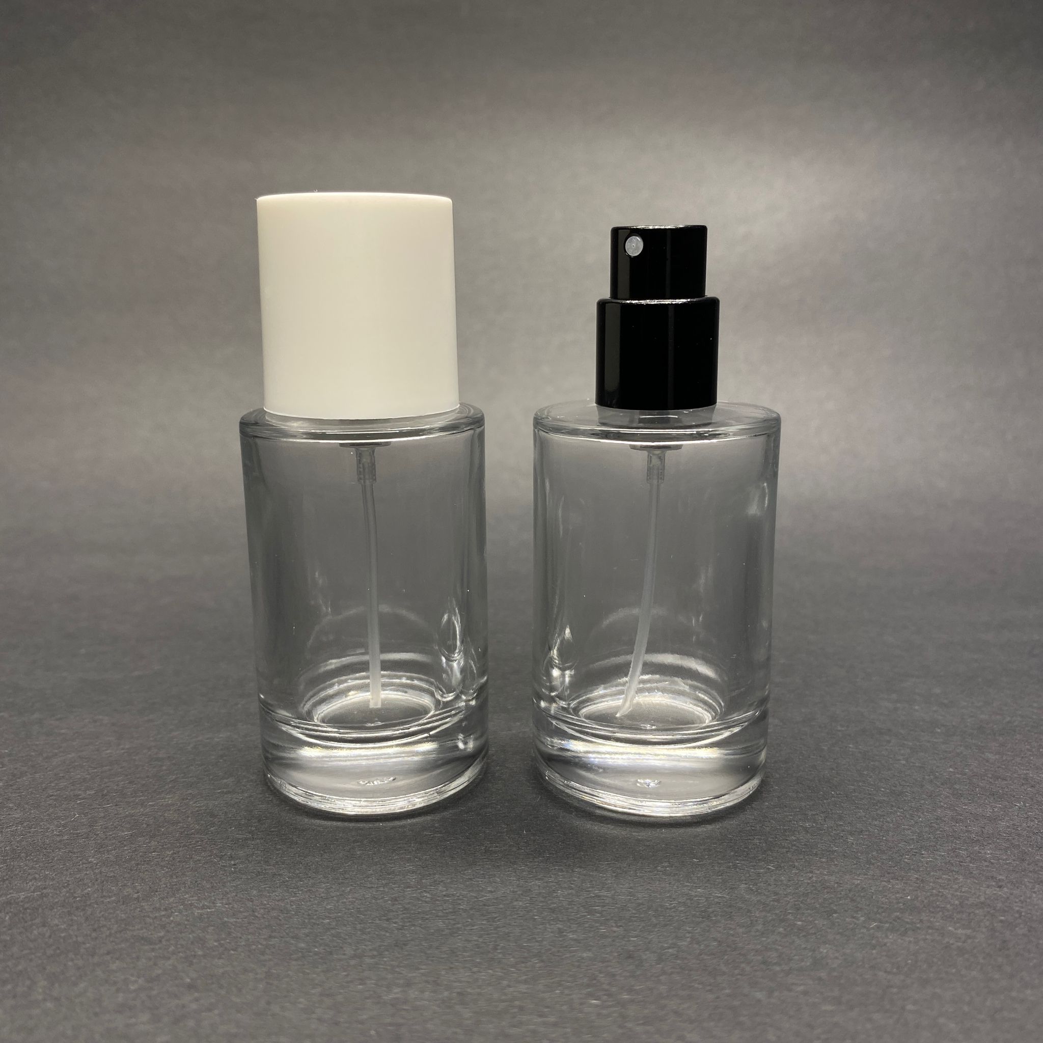30 ML SİLİNDİR MODEL SAVAGE PARFÜM ŞİŞESİ - SİYAH METAL SPREYLİ + BEYAZ KAPAKLI (AĞIZ 15 MM GEÇME KOLAY KAPAMA)
