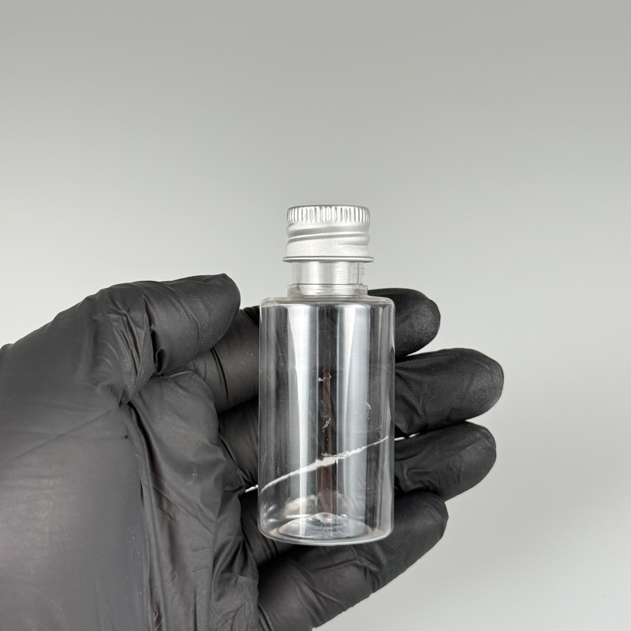 30 CC SİLİNDİR KISA MODEL PET ŞİŞE - KÖPÜK CONTALI GÜMÜŞ ALÜMİNYUM METAL KAPAKLI + KÖR TIPALII TAKIM - 30 ML ŞEFFAF PET ŞİŞE