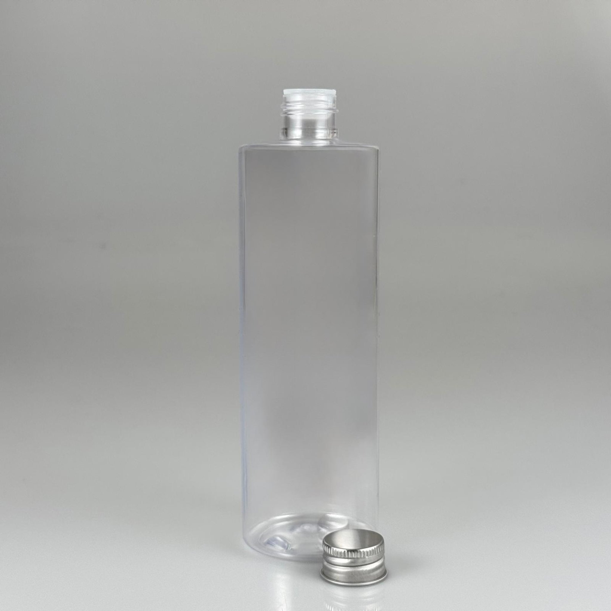 400 CC ŞEFFAF KÜT BOYUNLU SİLİNDİR PET ŞİŞE (30 GR - 24 AĞIZ ) + KÖPÜK CONTALI GÜMÜŞ METAL ALÜMİNYUM KAPAKLI + KOLONYA TIPALI TAKIM - 400 ML KAPAKLI ŞEFFAF PLASTİK ŞİŞELER