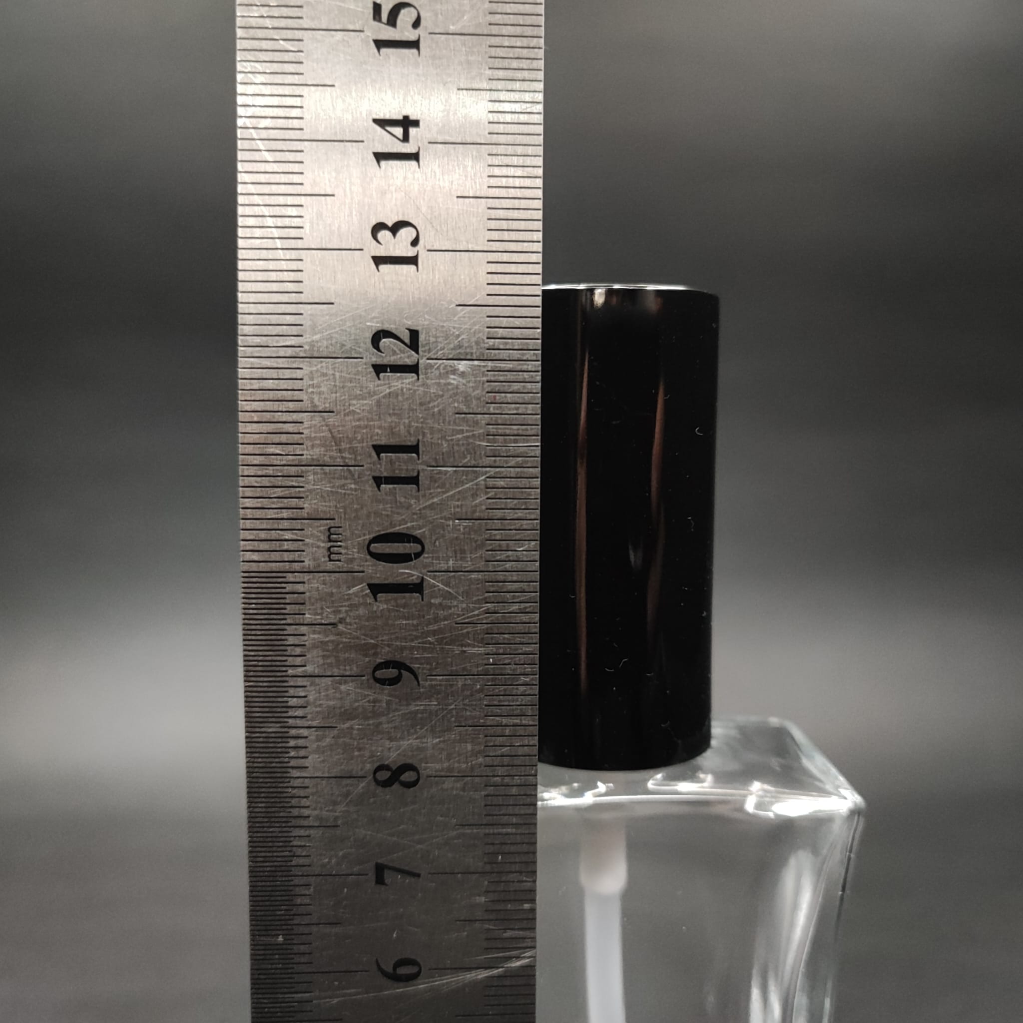 50 ML LÜKS VİDALI VALF ÇEVİRME PARFÜM ŞİŞELERİ - 50 CC KÖŞELİ DİKDÖRTGEN CAM ŞİŞE - SİYAH METAL SPREYLİ KAPAKLI SET