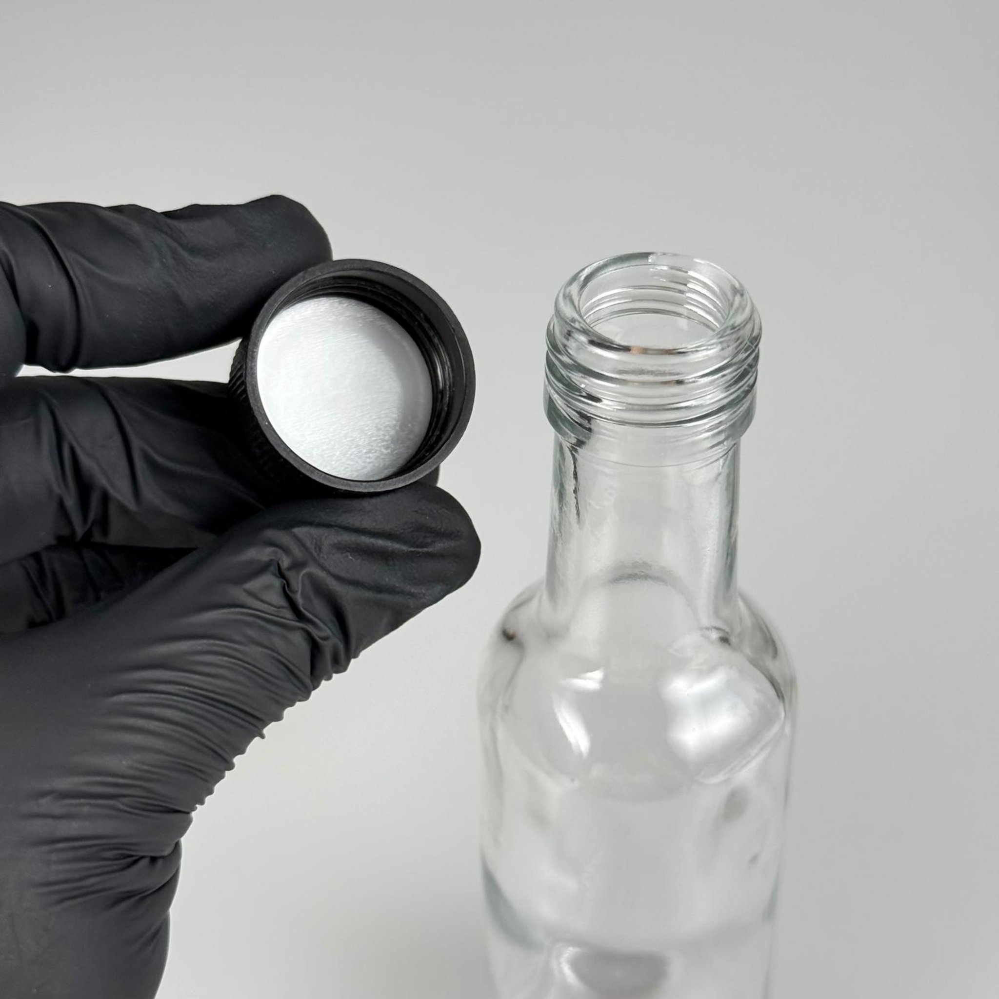 100 CC DORİKA CAM ŞİŞE + SİYAH CONTALI KAPAK + 15 ML ÖLÇEK TAKIM - 100 ML ŞEFFAF CAM DORİKA ŞİŞE