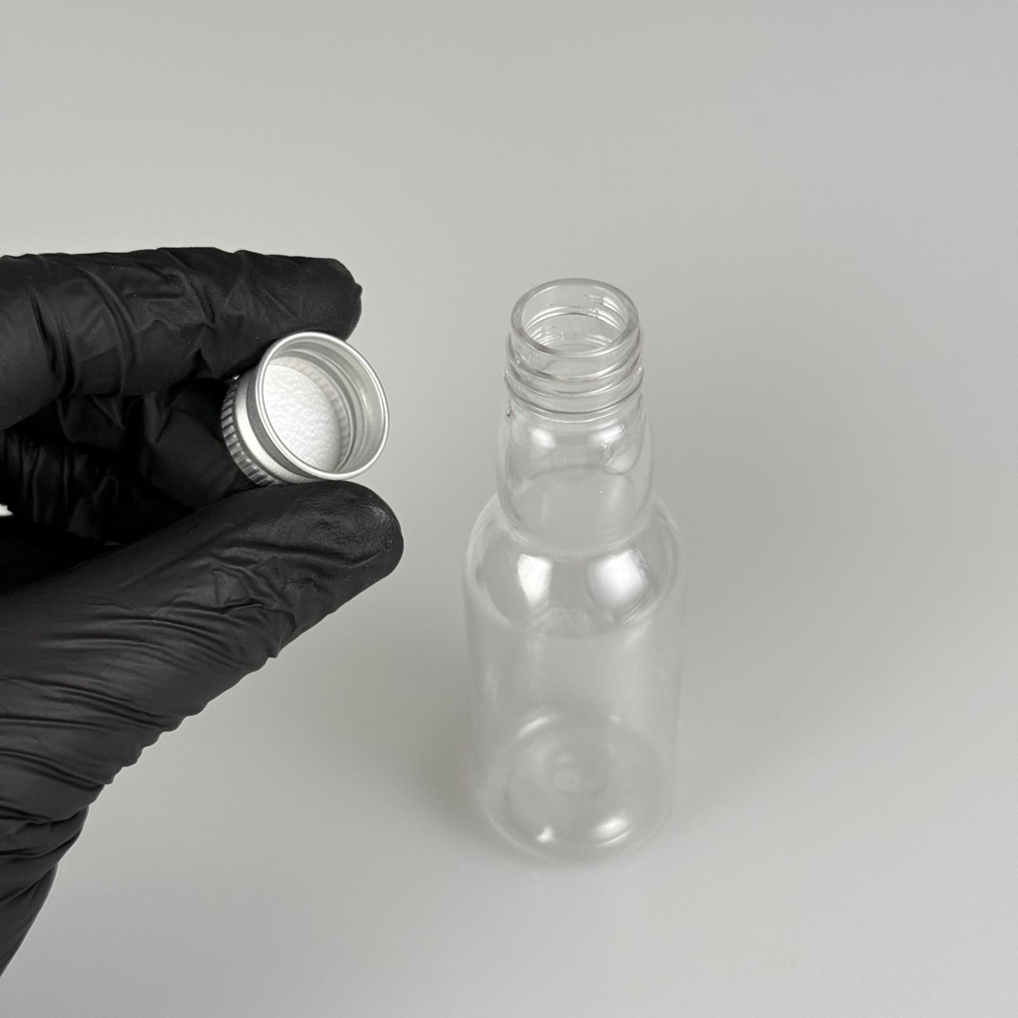 40 CC ŞEFFAF UZUN BOĞAZLI PET ŞİŞE + KÖPÜK CONTALI GÜMÜŞ ALÜMİNYUM METAL KAPAKLI TAKIM - 40 ML BOĞAZLI PET ŞİŞE