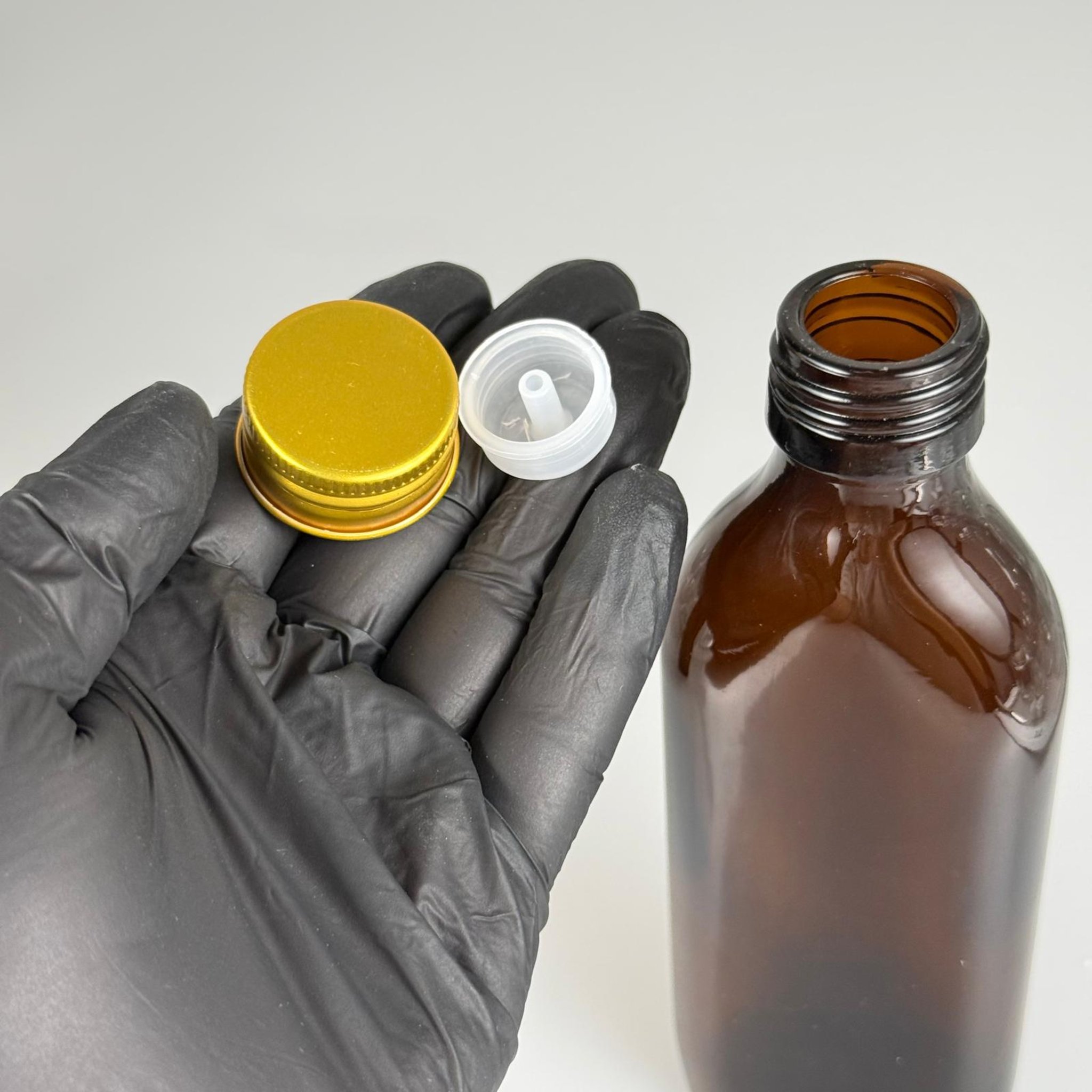 150 CC YASSI AMBER CAM ŞİŞE - GOLD METAL ALÜMİNYUM KAPAKLI + KOLONYA TIPALI TAKIM - 150 ML KAHVERENGİ CAM ŞİŞE DAMLALIKLI