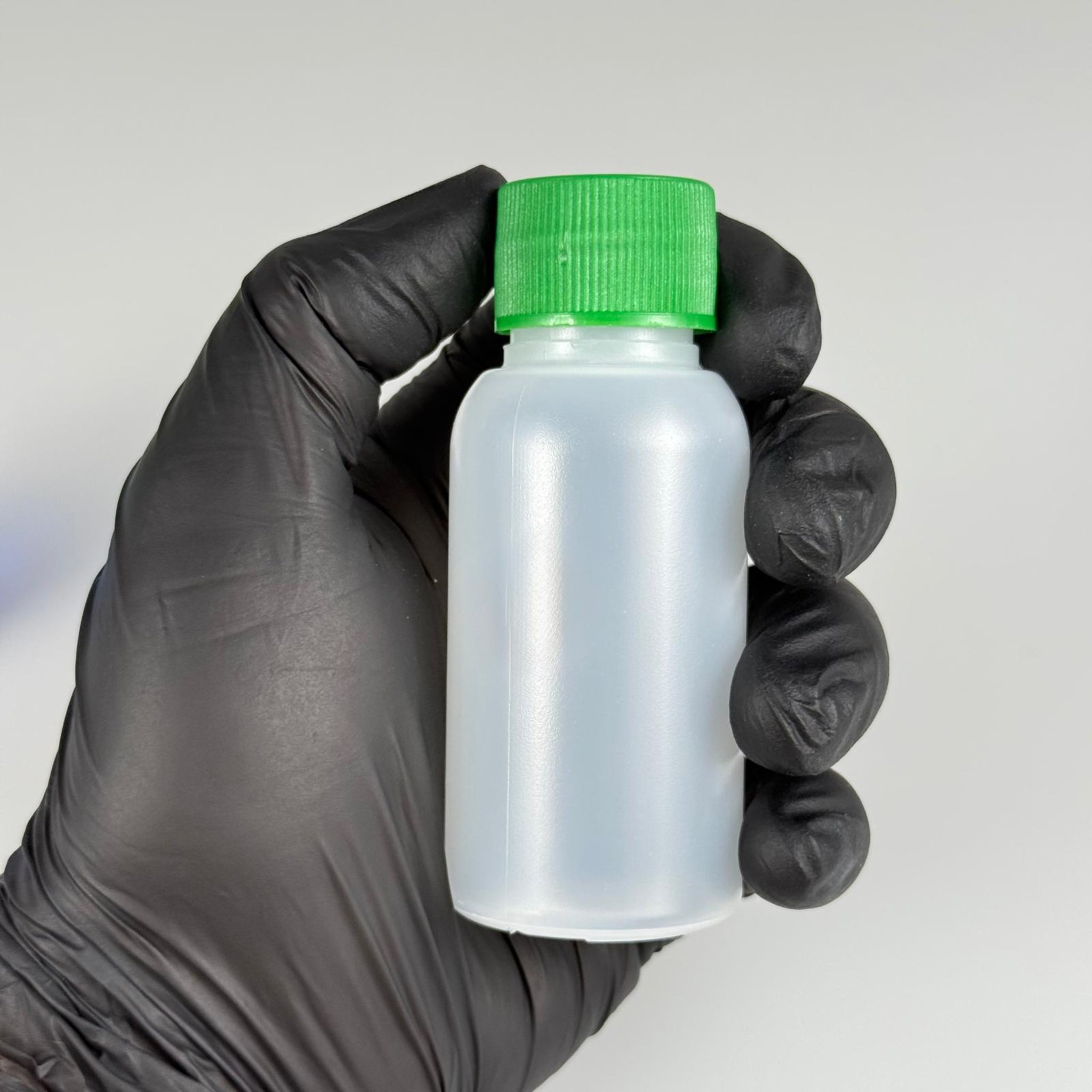 50 ML SIKILABİLİR YUMUŞAK POLİETİLEN PE PLASTİK ŞİŞE - CONTALI YEŞİL KAPAKLI + KOLONYA TIPALI - 50 cc sos, yağ, kartuş, mürekkep vb için boş şişeler
